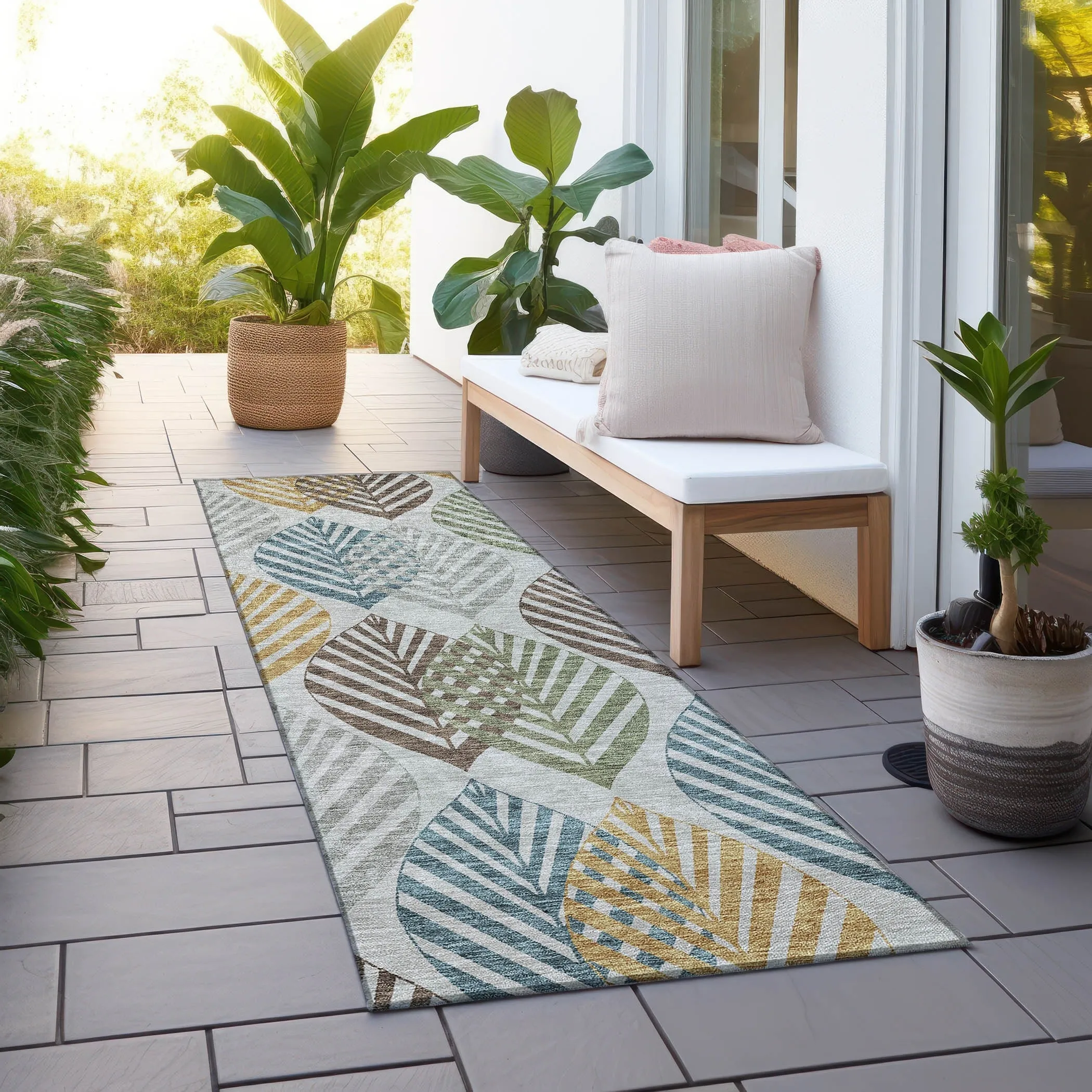 Machine Washable Indoor/ Outdoor Chantille Casual Palm Rug