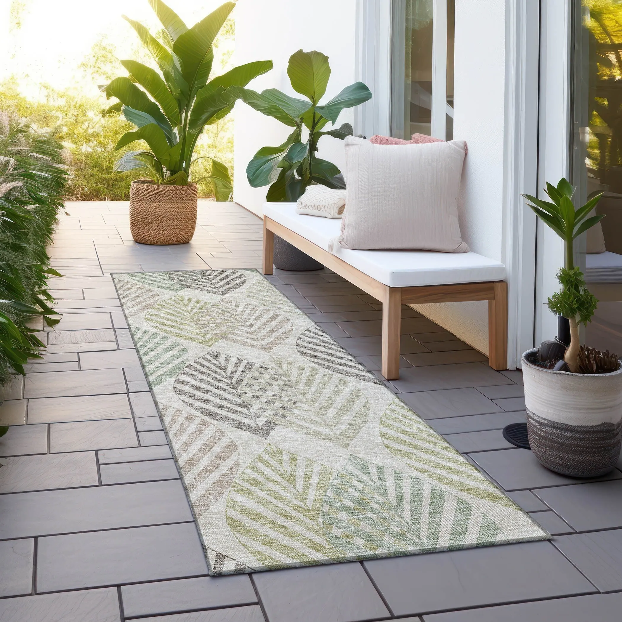 Machine Washable Indoor/ Outdoor Chantille Casual Palm Rug