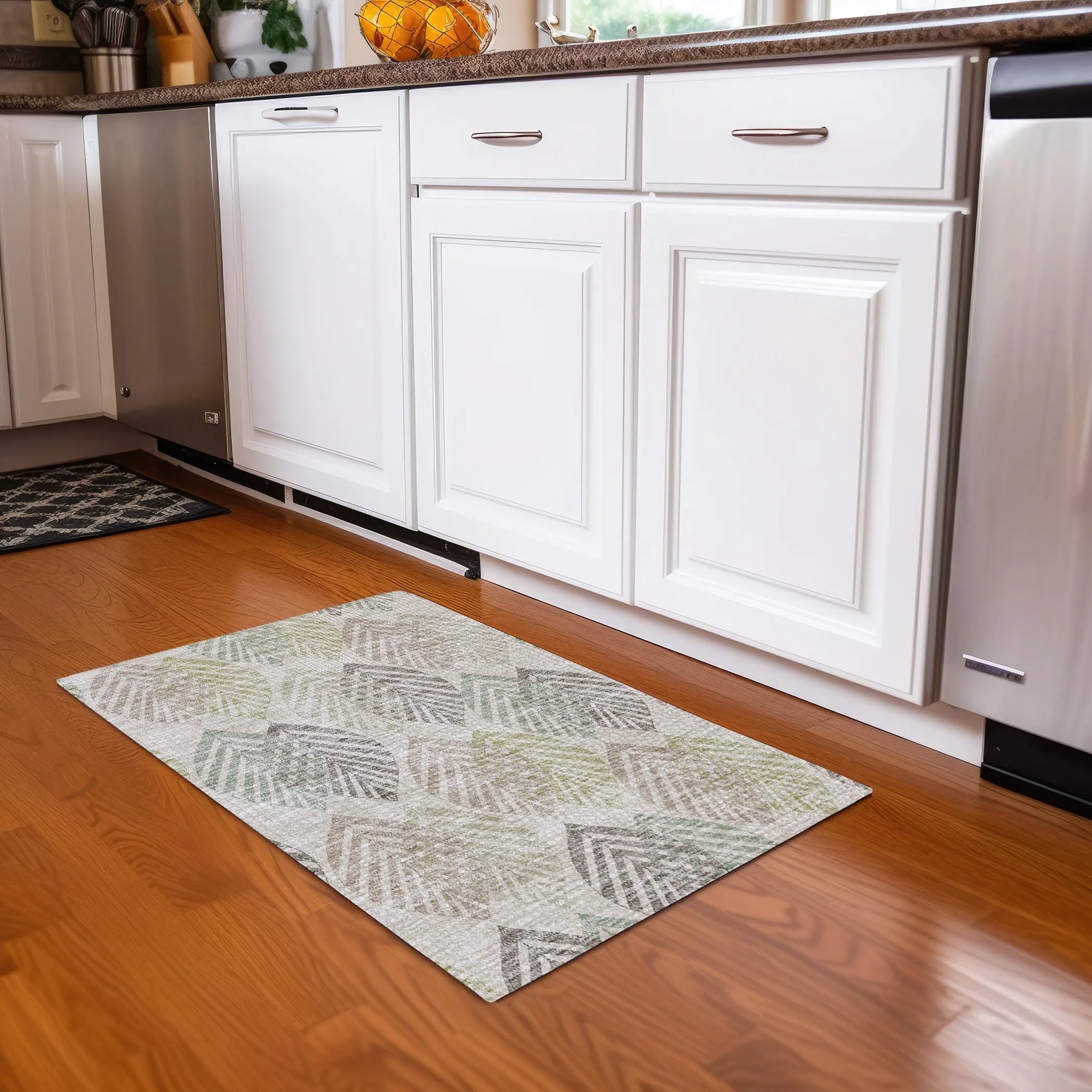 Machine Washable Indoor/ Outdoor Chantille Casual Palm Rug