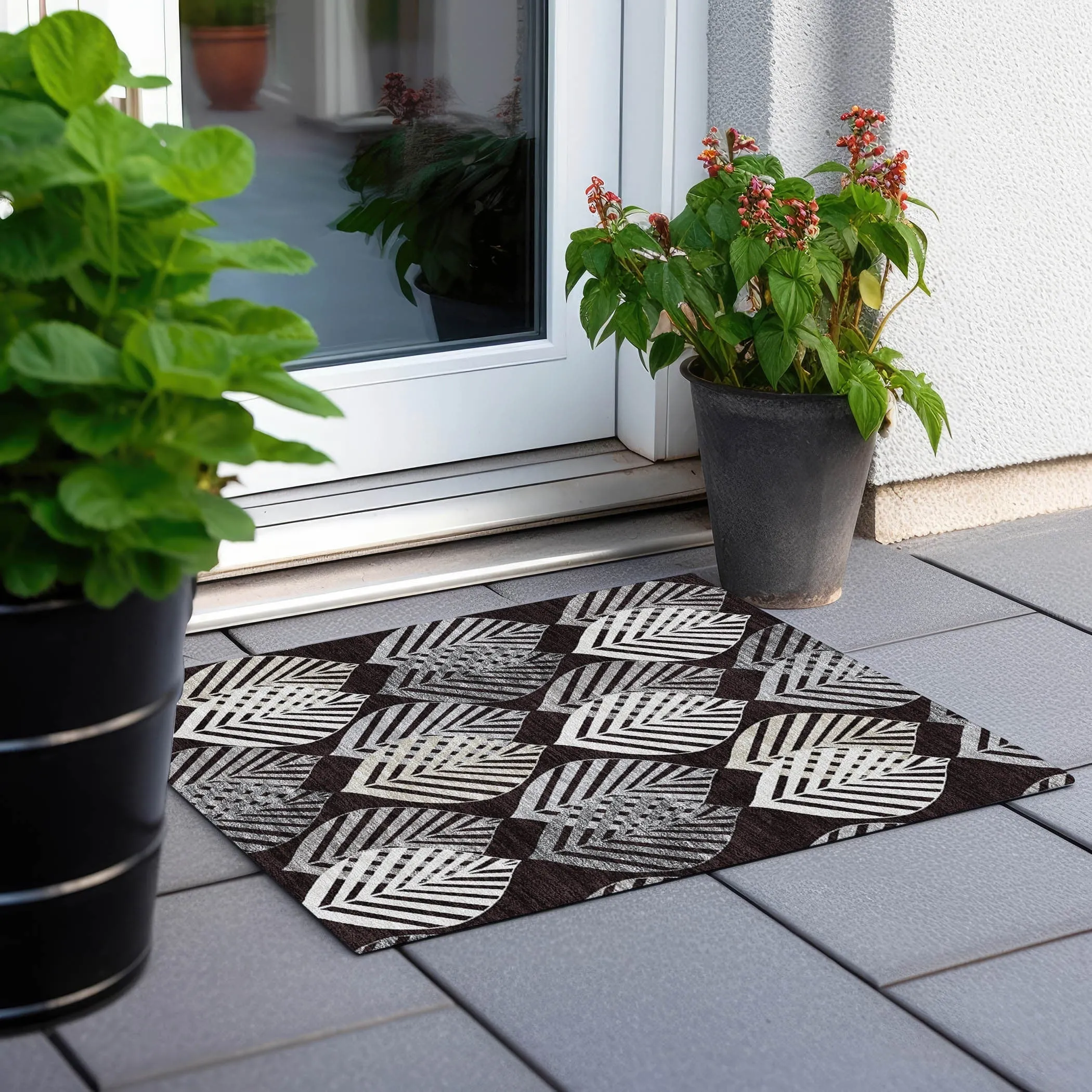 Machine Washable Indoor/ Outdoor Chantille Casual Palm Rug