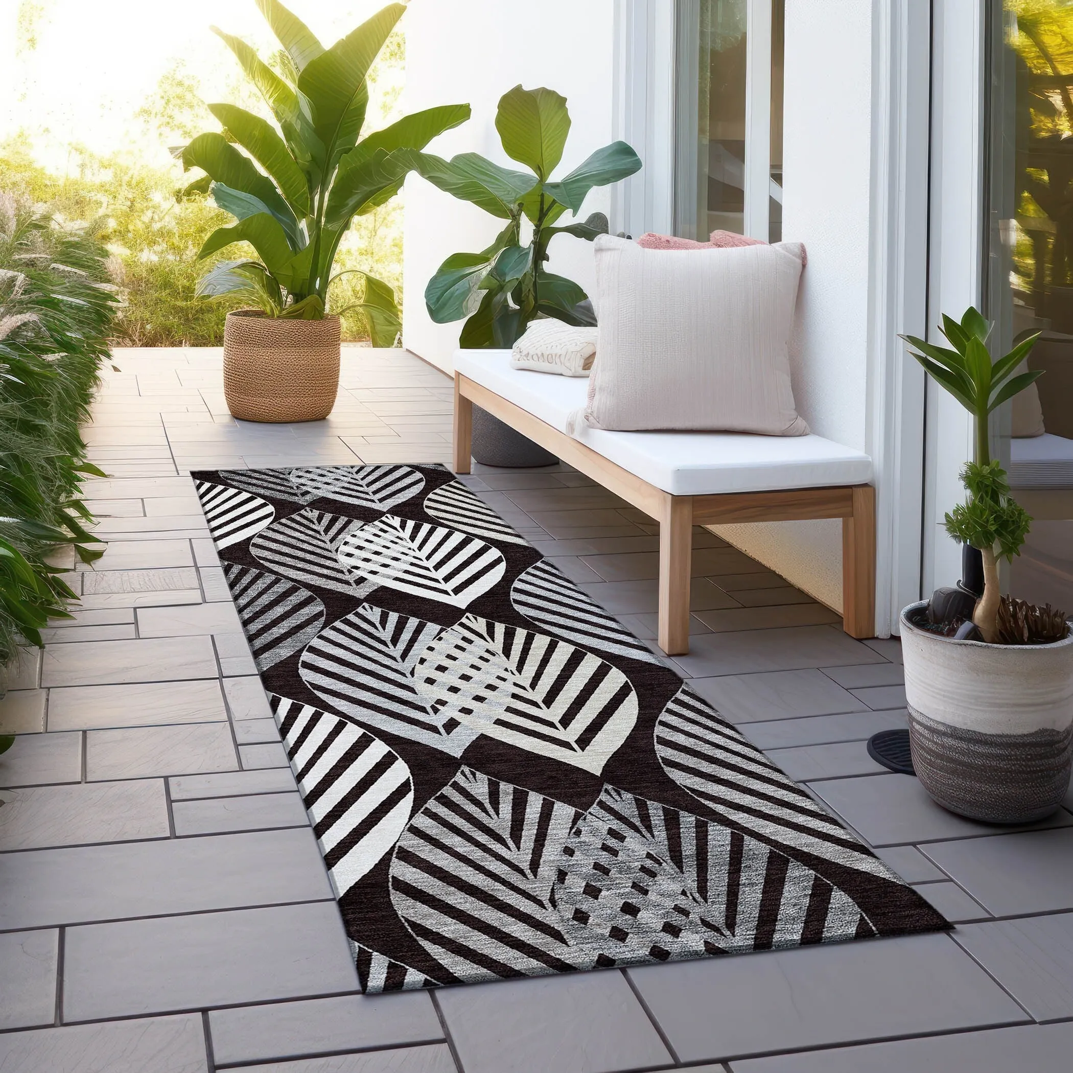 Machine Washable Indoor/ Outdoor Chantille Casual Palm Rug
