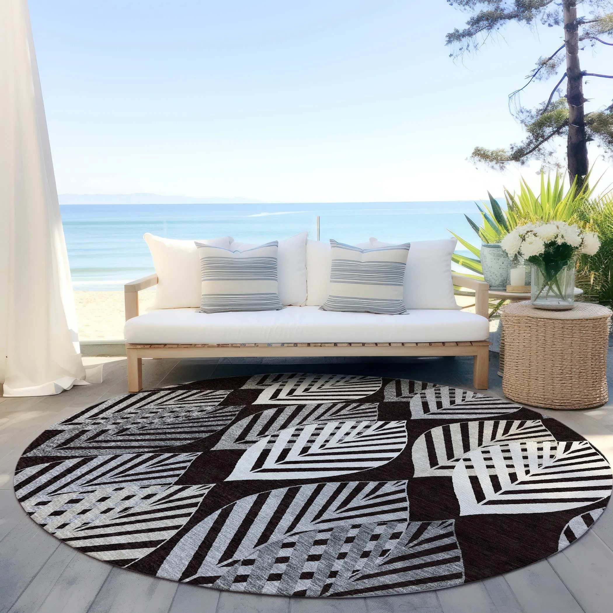 Machine Washable Indoor/ Outdoor Chantille Casual Palm Rug