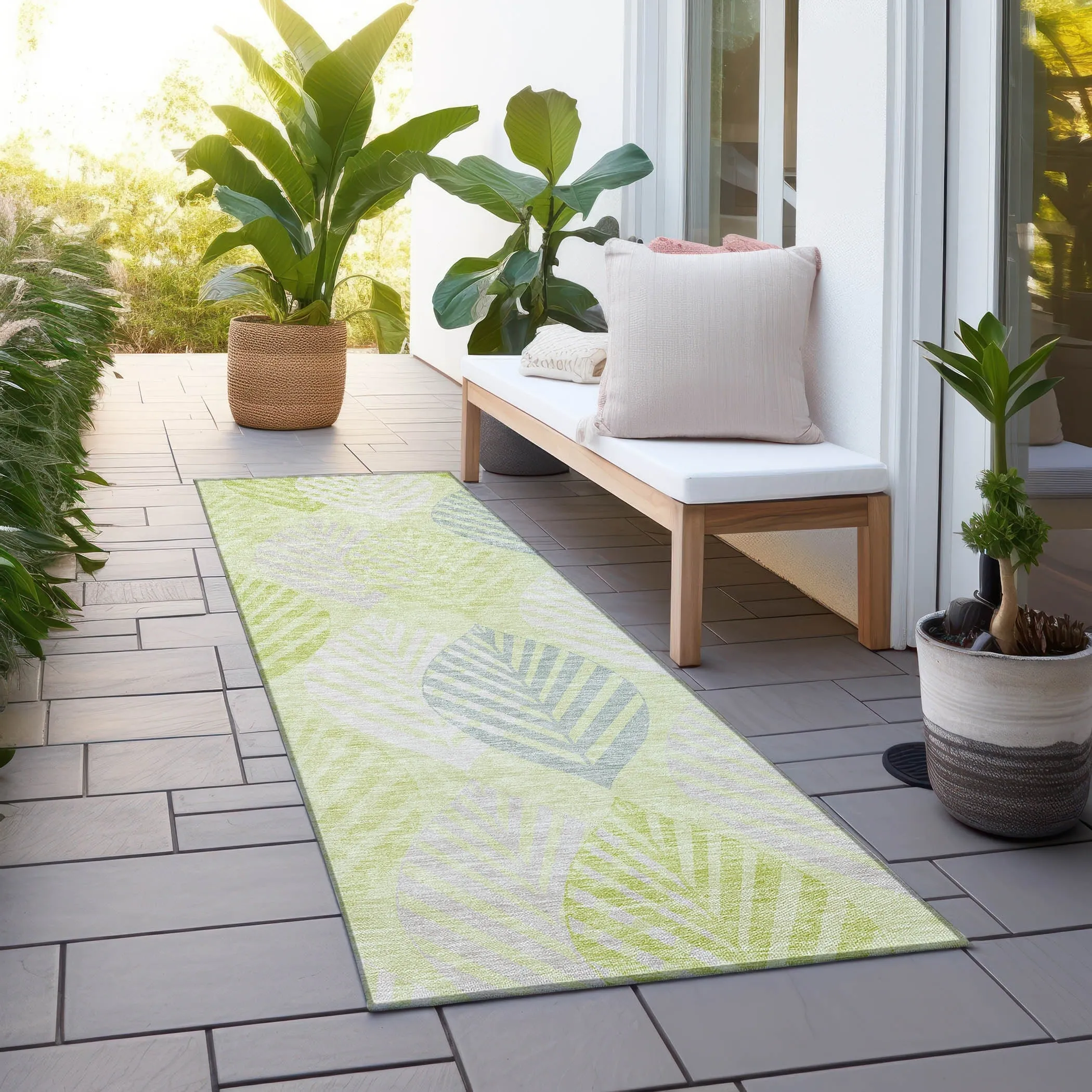 Machine Washable Indoor/ Outdoor Chantille Casual Palm Rug
