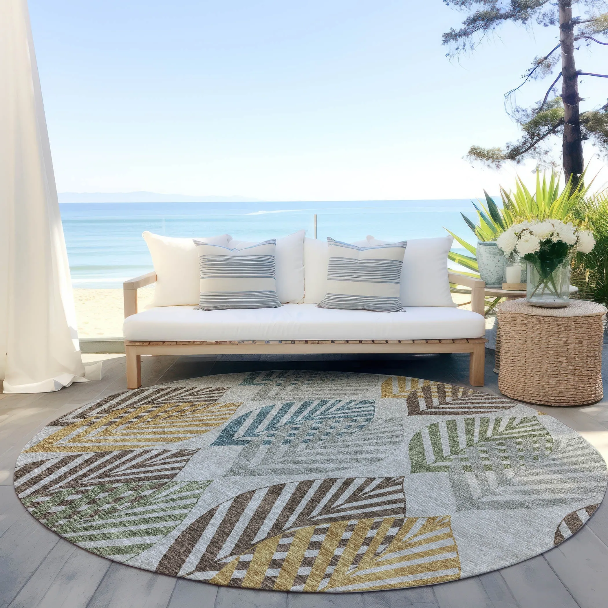 Machine Washable Indoor/ Outdoor Chantille Casual Palm Rug