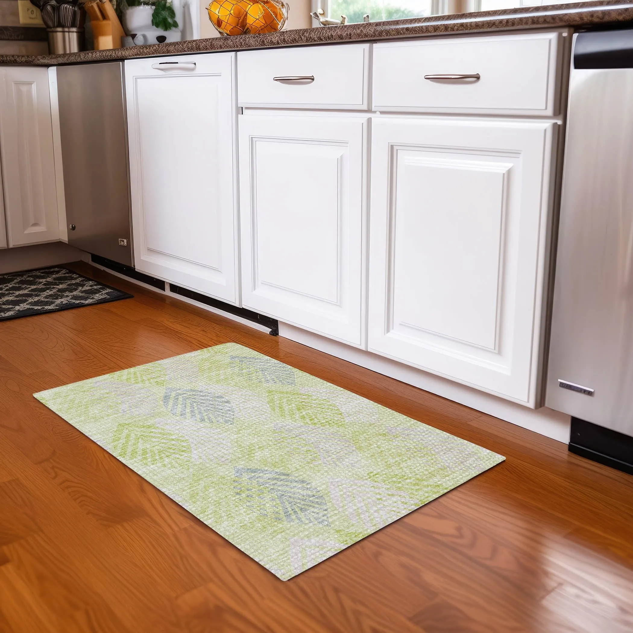 Machine Washable Indoor/ Outdoor Chantille Casual Palm Rug