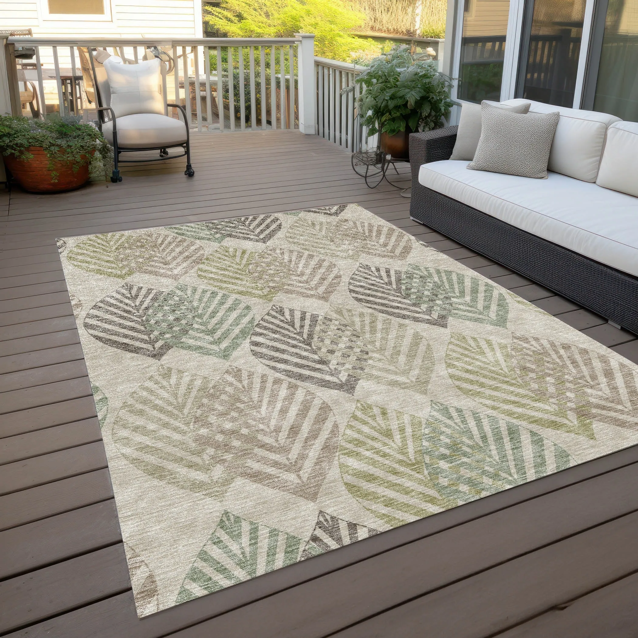 Machine Washable Indoor/ Outdoor Chantille Casual Palm Rug