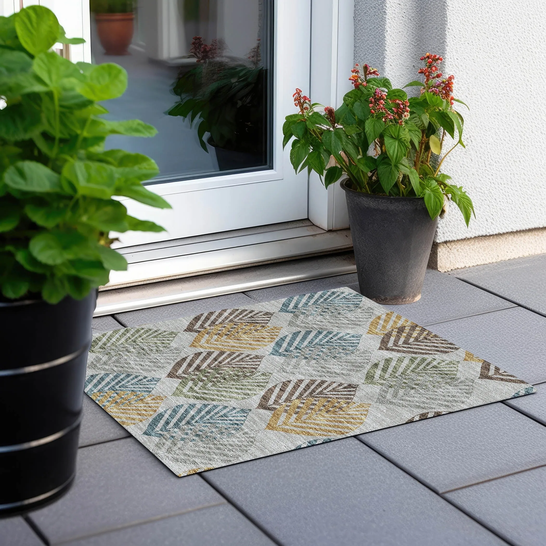 Machine Washable Indoor/ Outdoor Chantille Casual Palm Rug