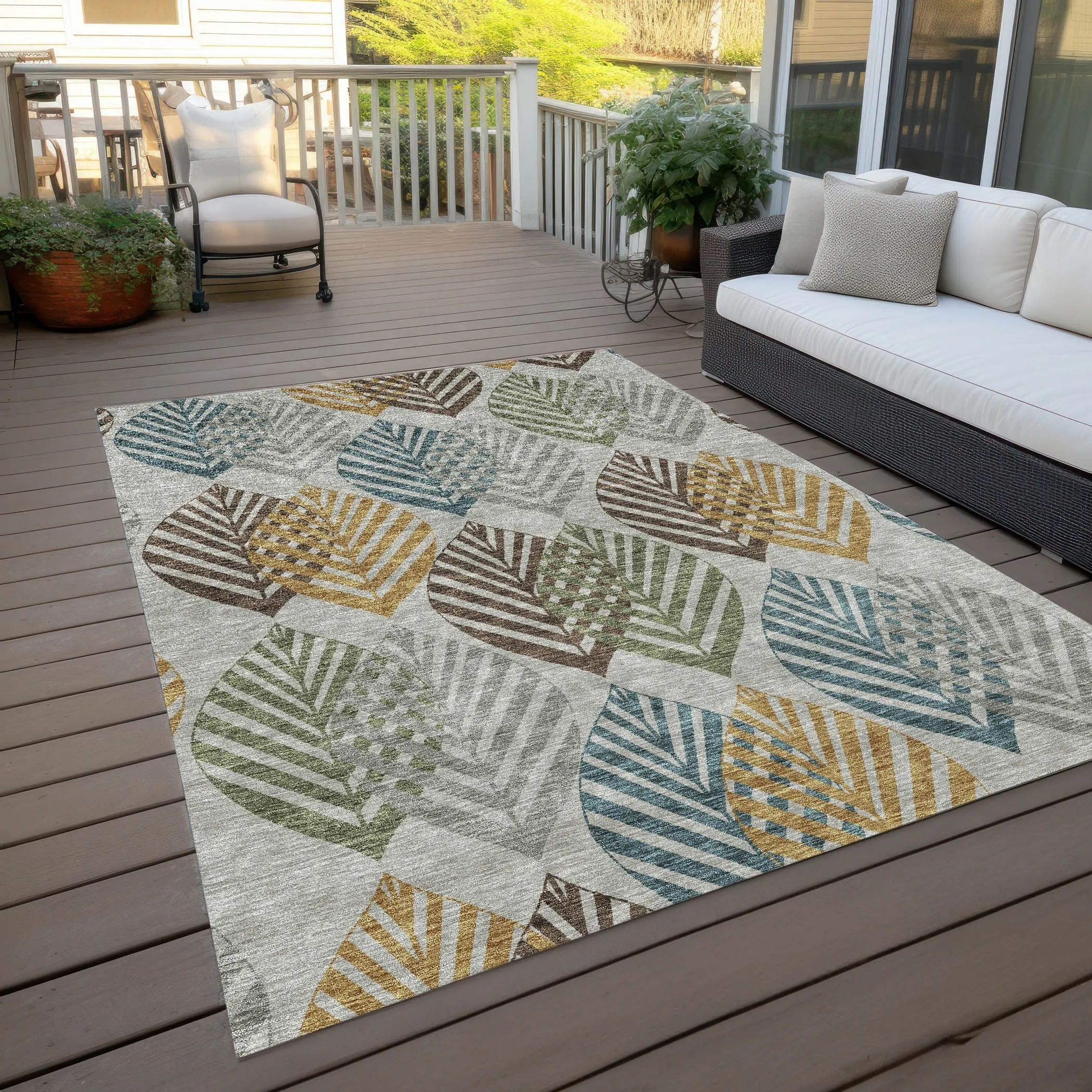 Machine Washable Indoor/ Outdoor Chantille Casual Palm Rug