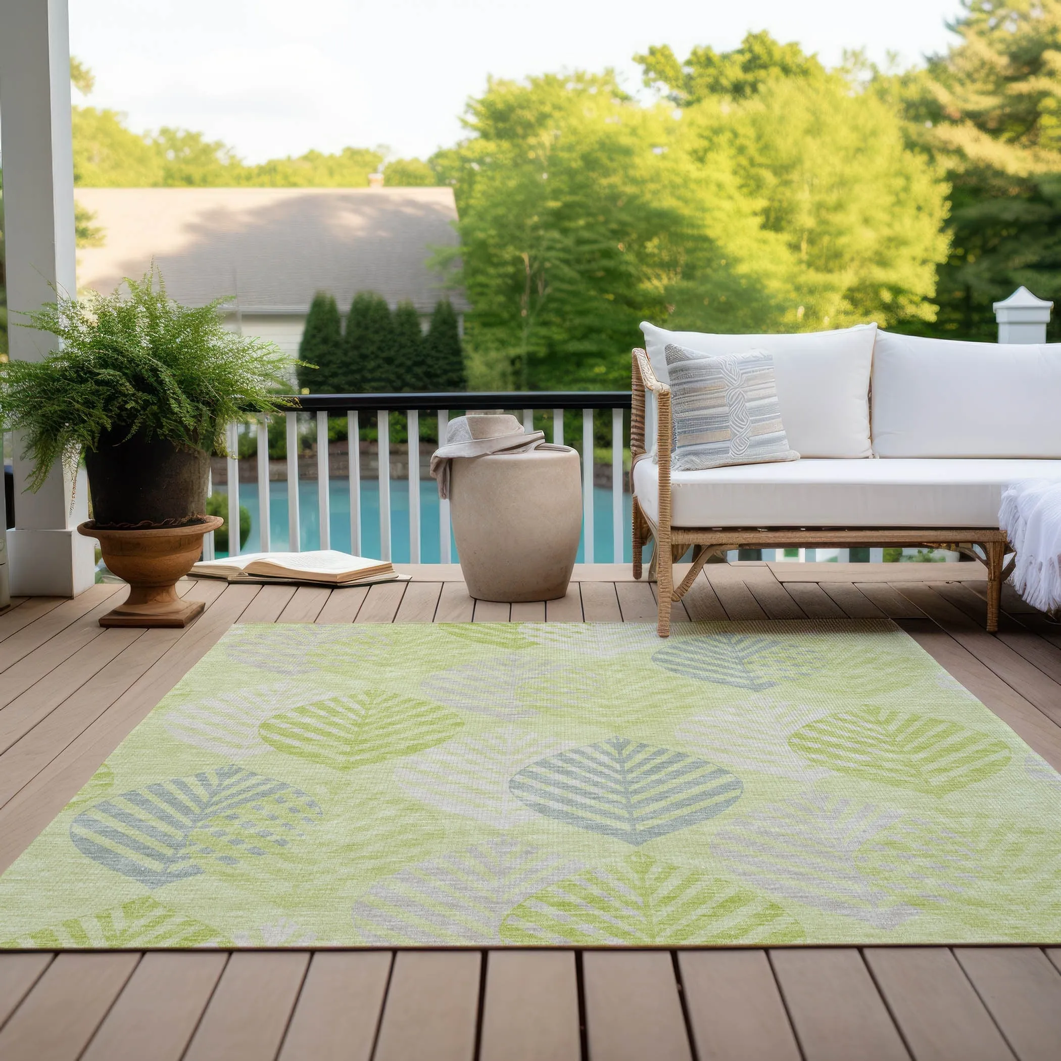 Machine Washable Indoor/ Outdoor Chantille Casual Palm Rug