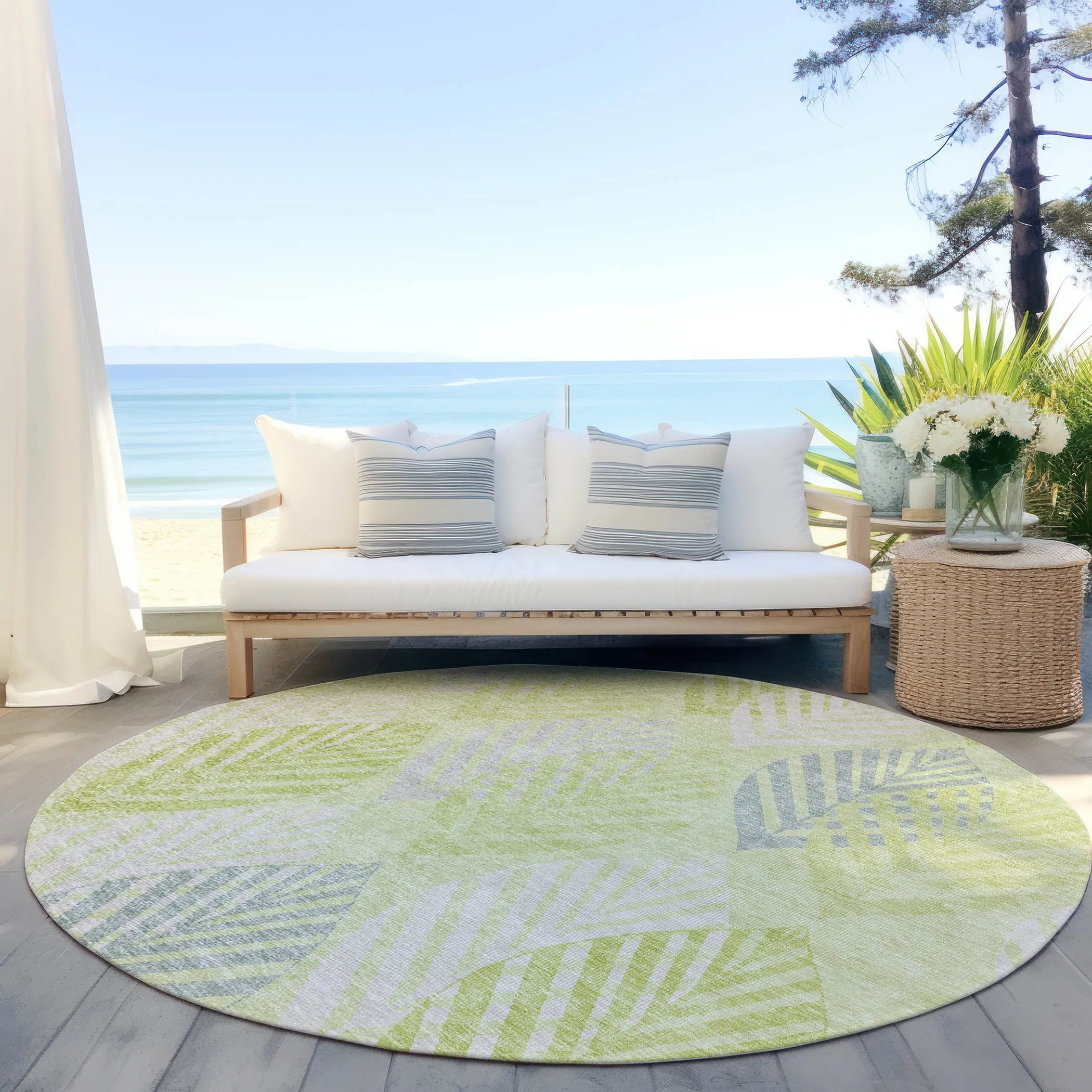 Machine Washable Indoor/ Outdoor Chantille Casual Palm Rug