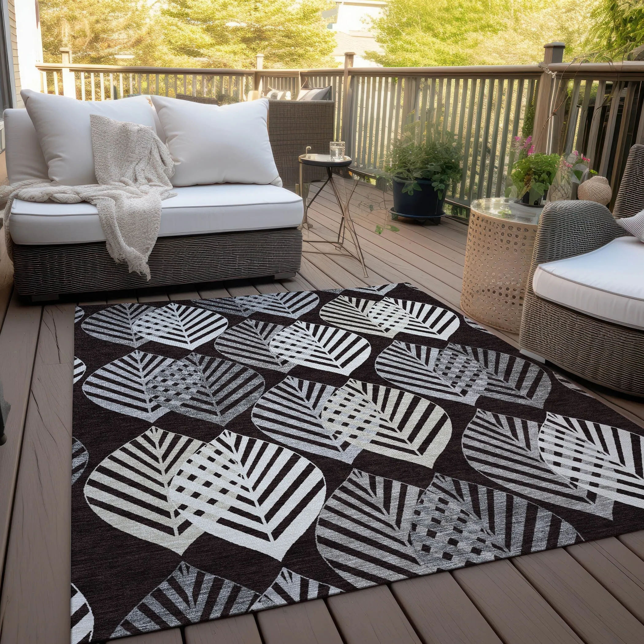 Machine Washable Indoor/ Outdoor Chantille Casual Palm Rug