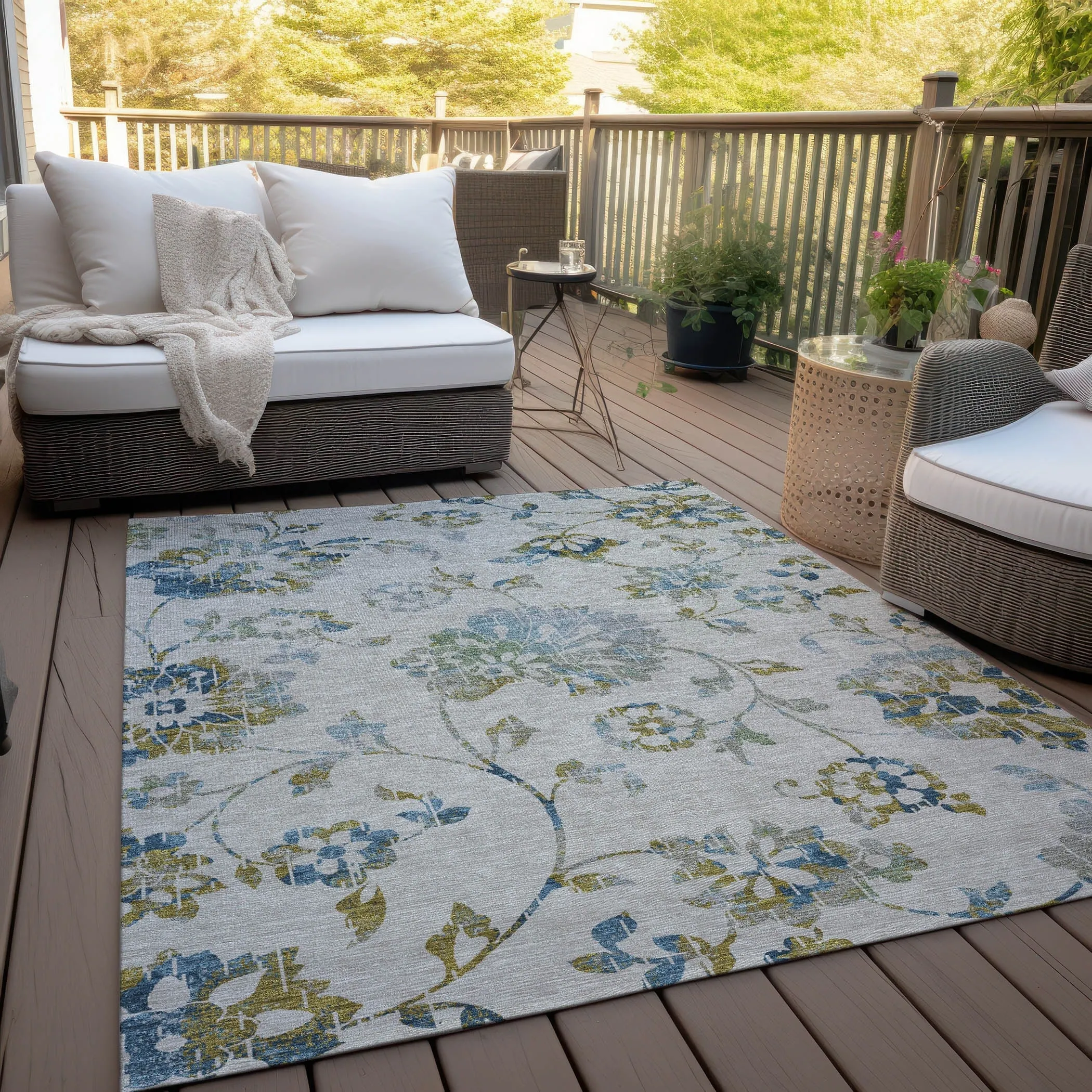 Machine Washable Indoor/ Outdoor Chantille Farmhouse Floral Rug