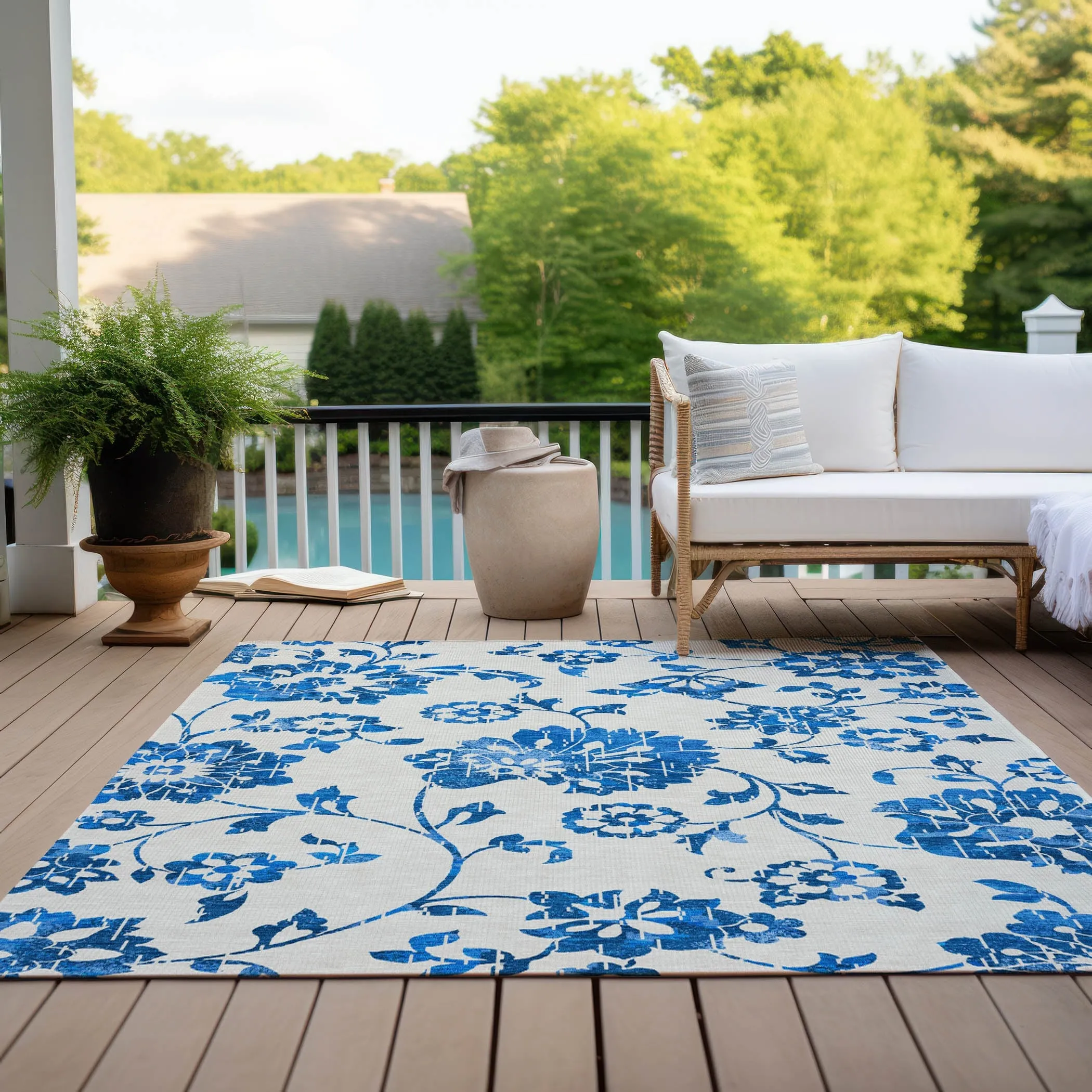 Machine Washable Indoor/ Outdoor Chantille Farmhouse Floral Rug