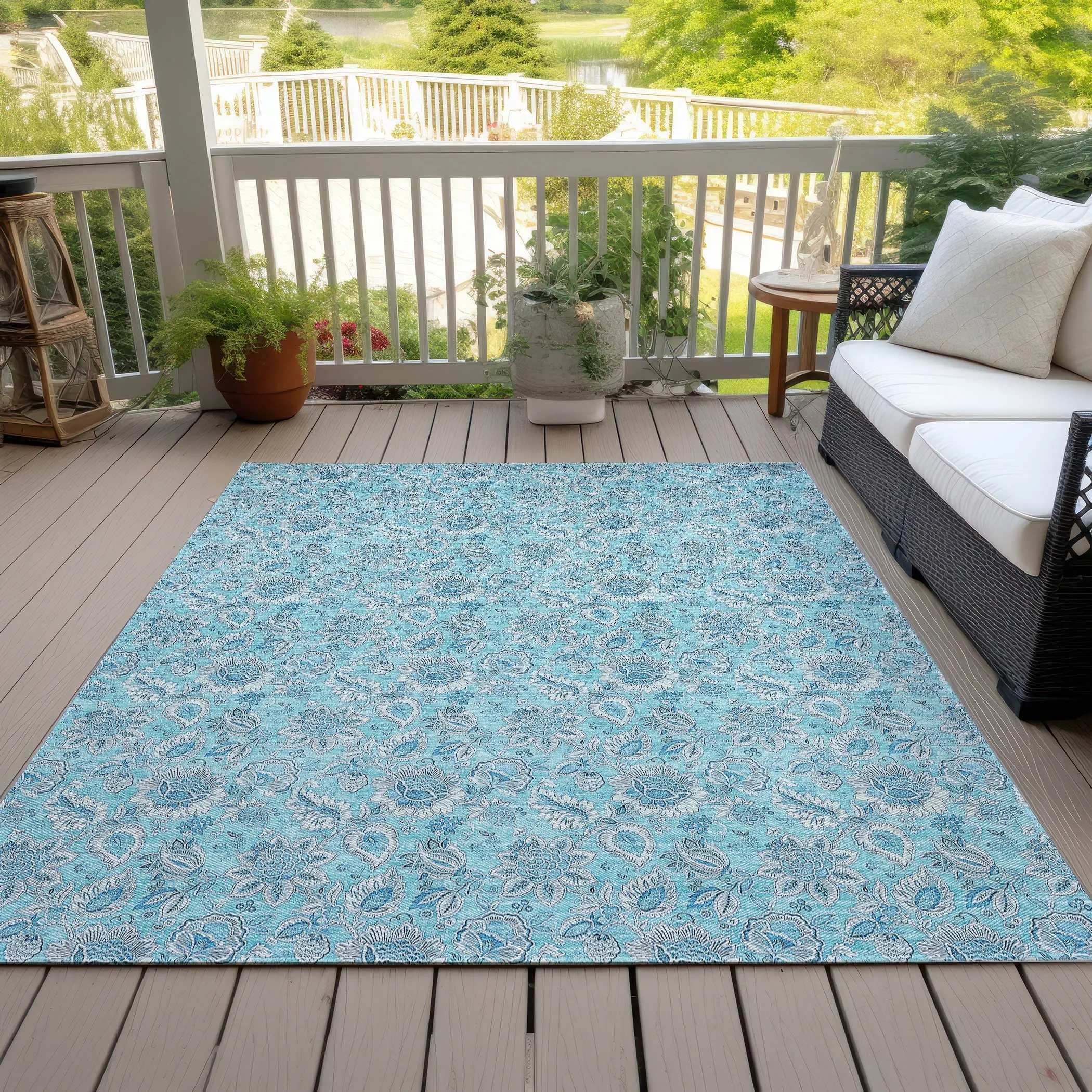 Machine Washable Indoor/ Outdoor Chantille Floral Farmhouse Rug