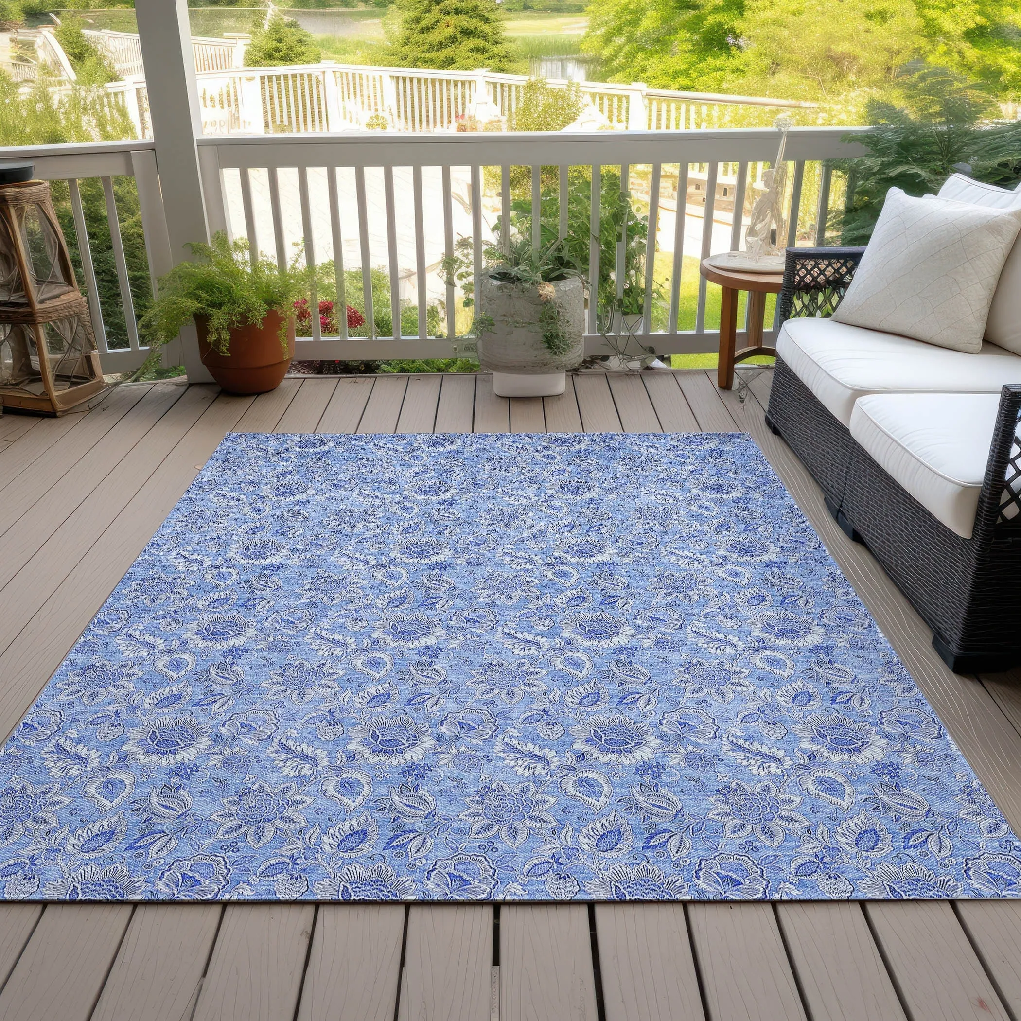 Machine Washable Indoor/ Outdoor Chantille Floral Farmhouse Rug