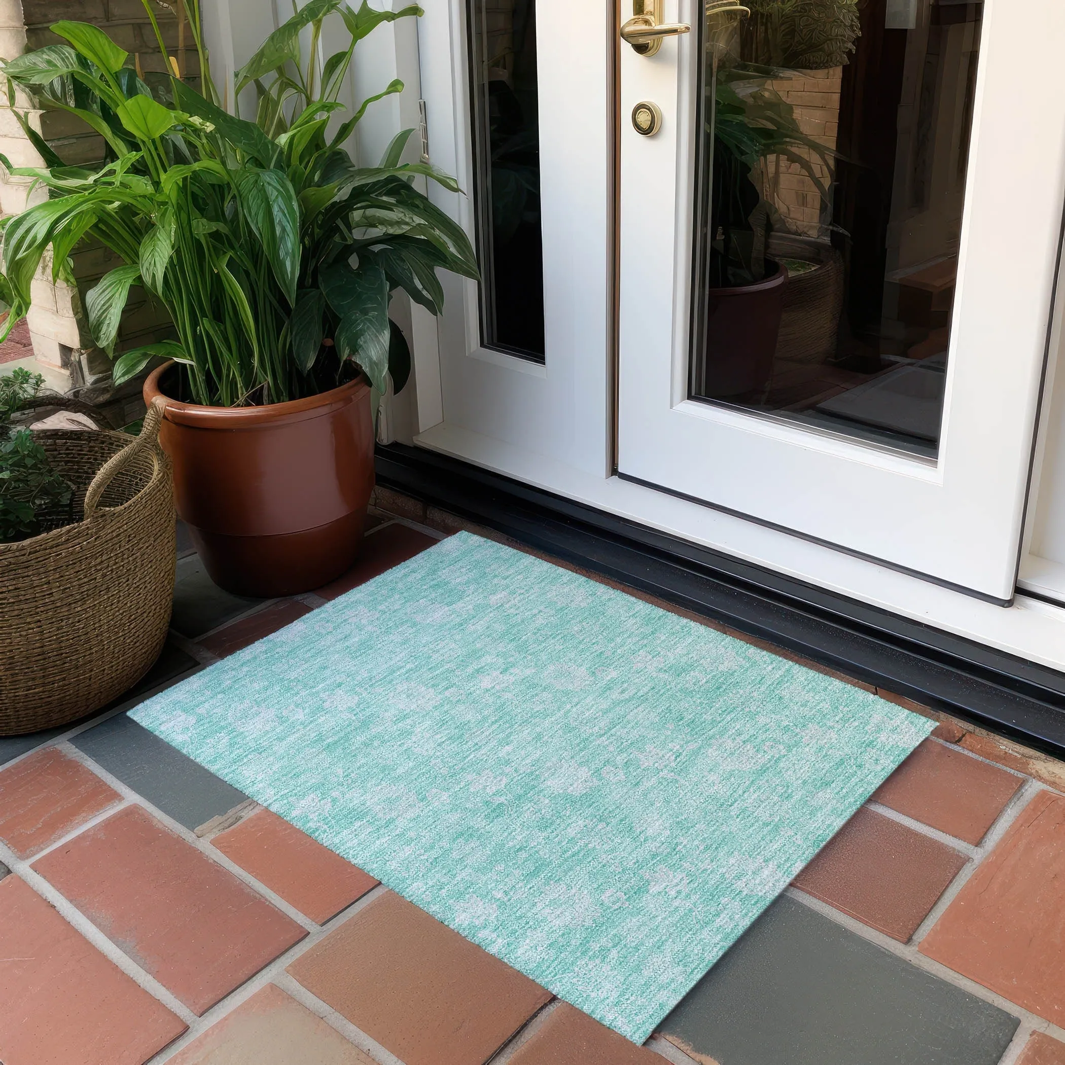 Machine Washable Indoor/ Outdoor Chantille Floral Farmhouse Rug