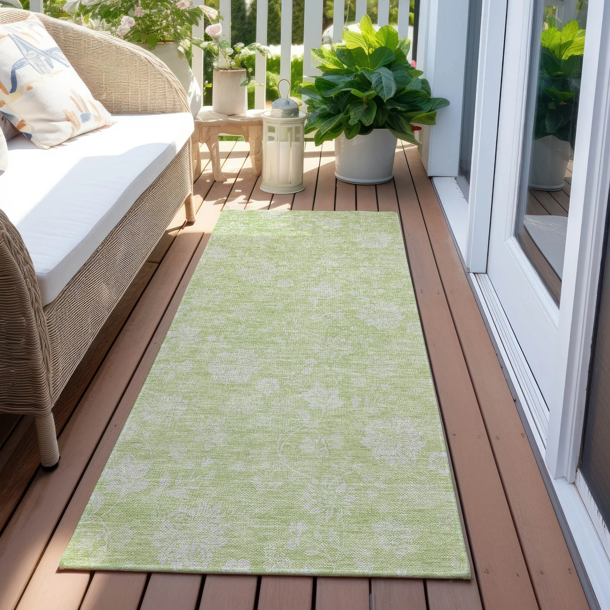 Machine Washable Indoor/ Outdoor Chantille Floral Farmhouse Rug