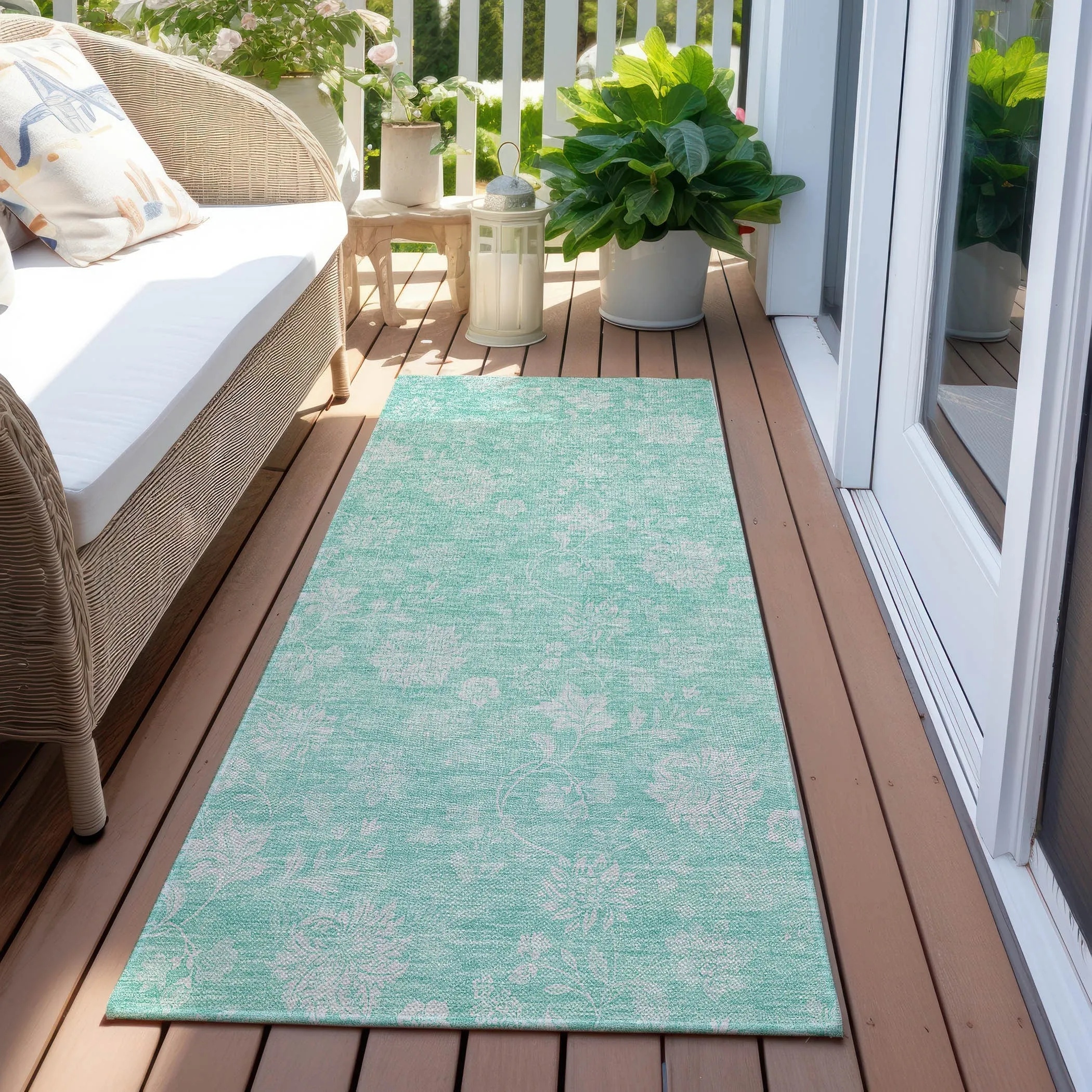 Machine Washable Indoor/ Outdoor Chantille Floral Farmhouse Rug
