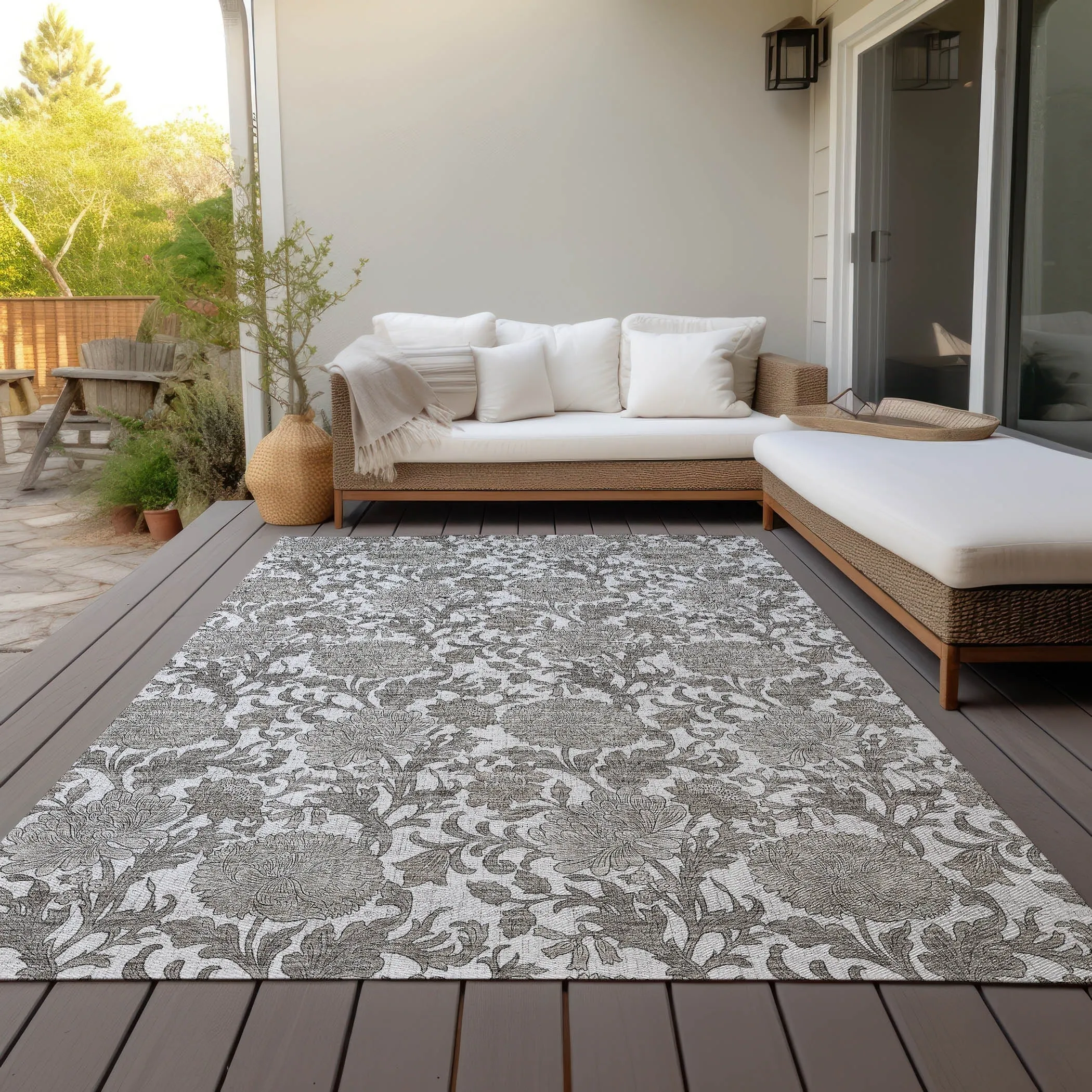 Machine Washable Indoor/ Outdoor Chantille Floral Rug