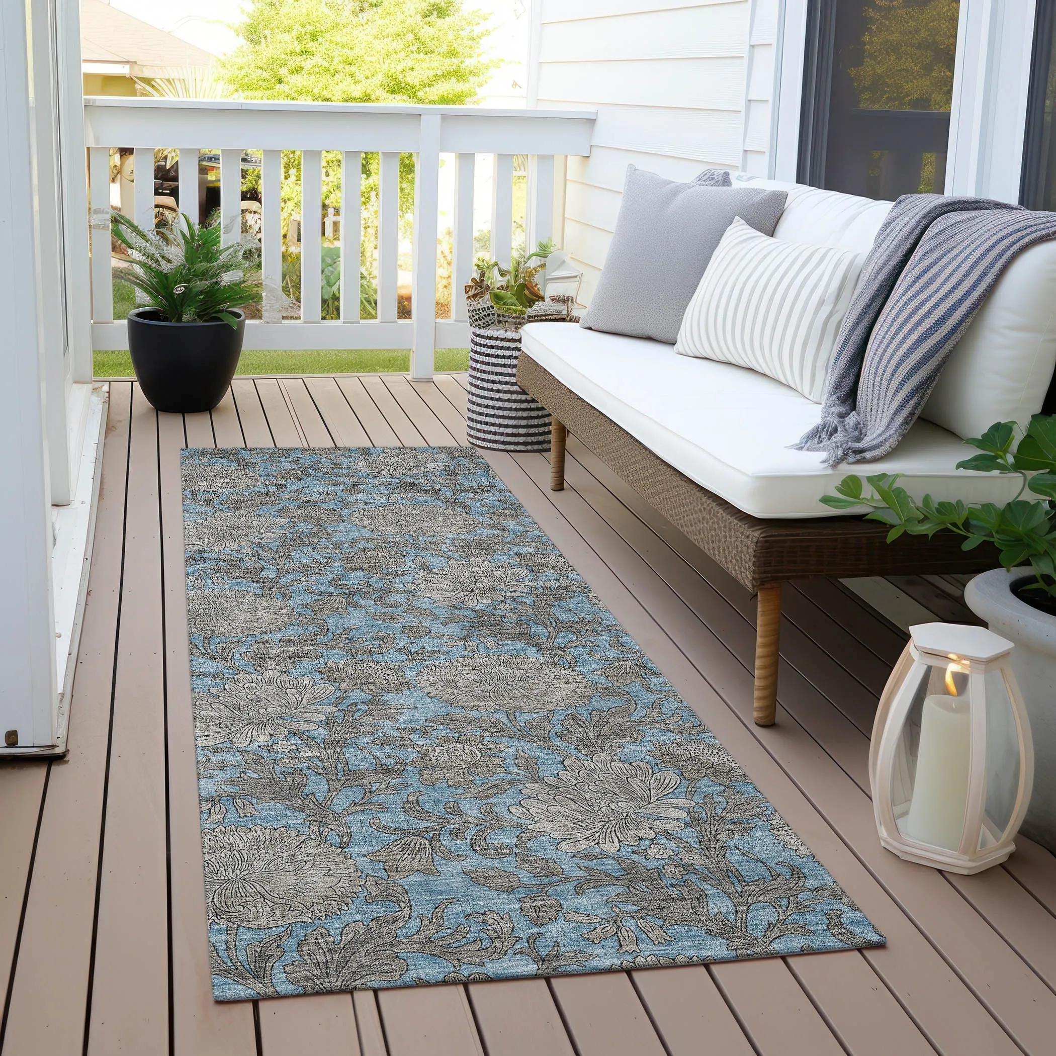 Machine Washable Indoor/ Outdoor Chantille Floral Rug