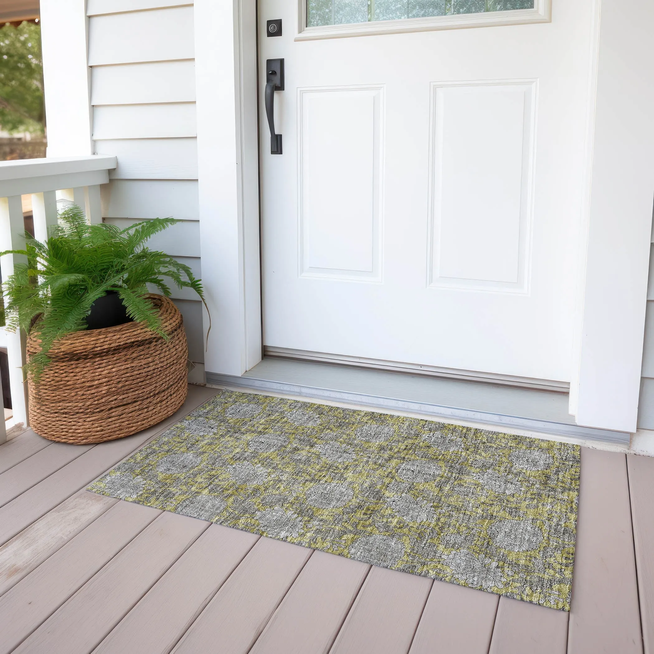 Machine Washable Indoor/ Outdoor Chantille Floral Rug