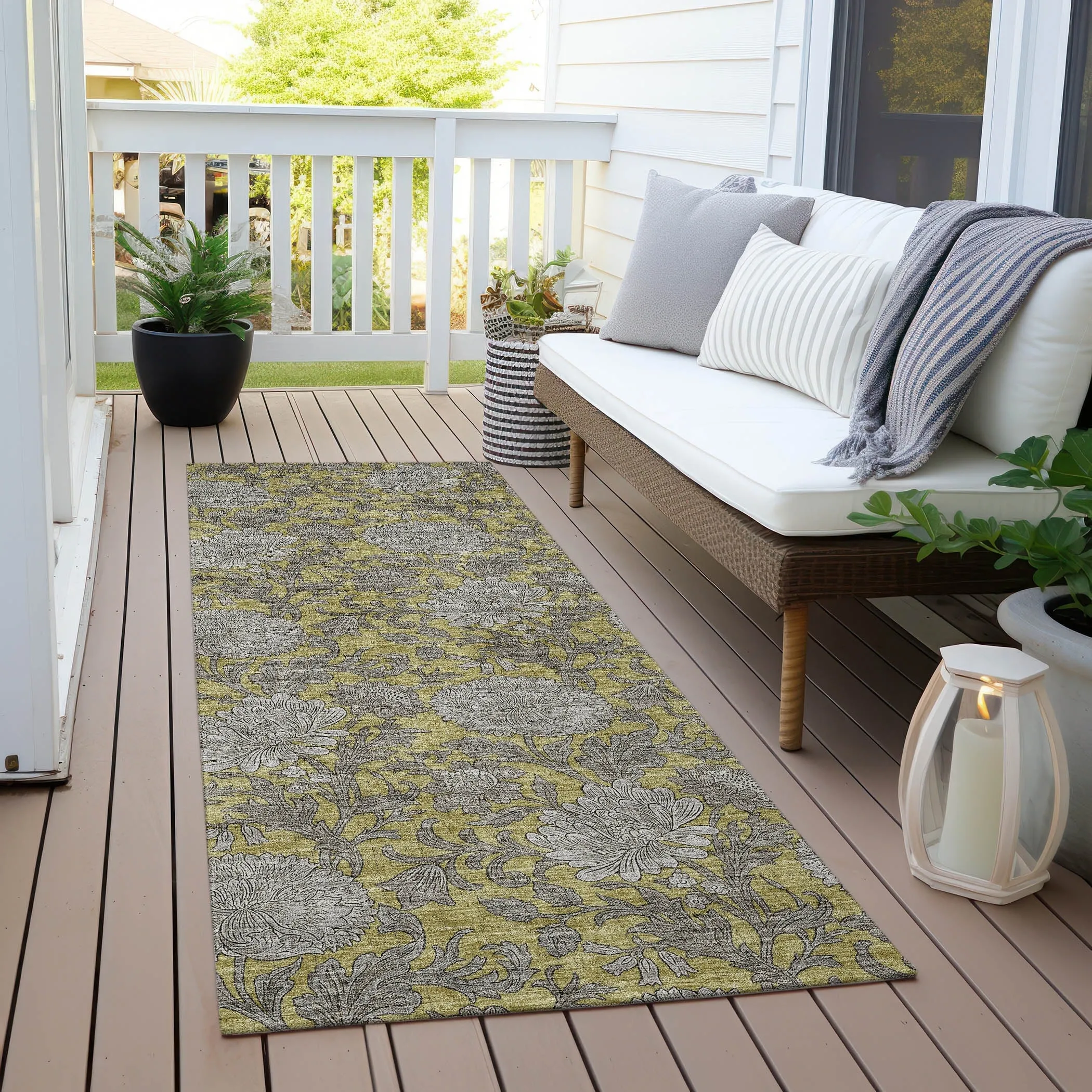 Machine Washable Indoor/ Outdoor Chantille Floral Rug