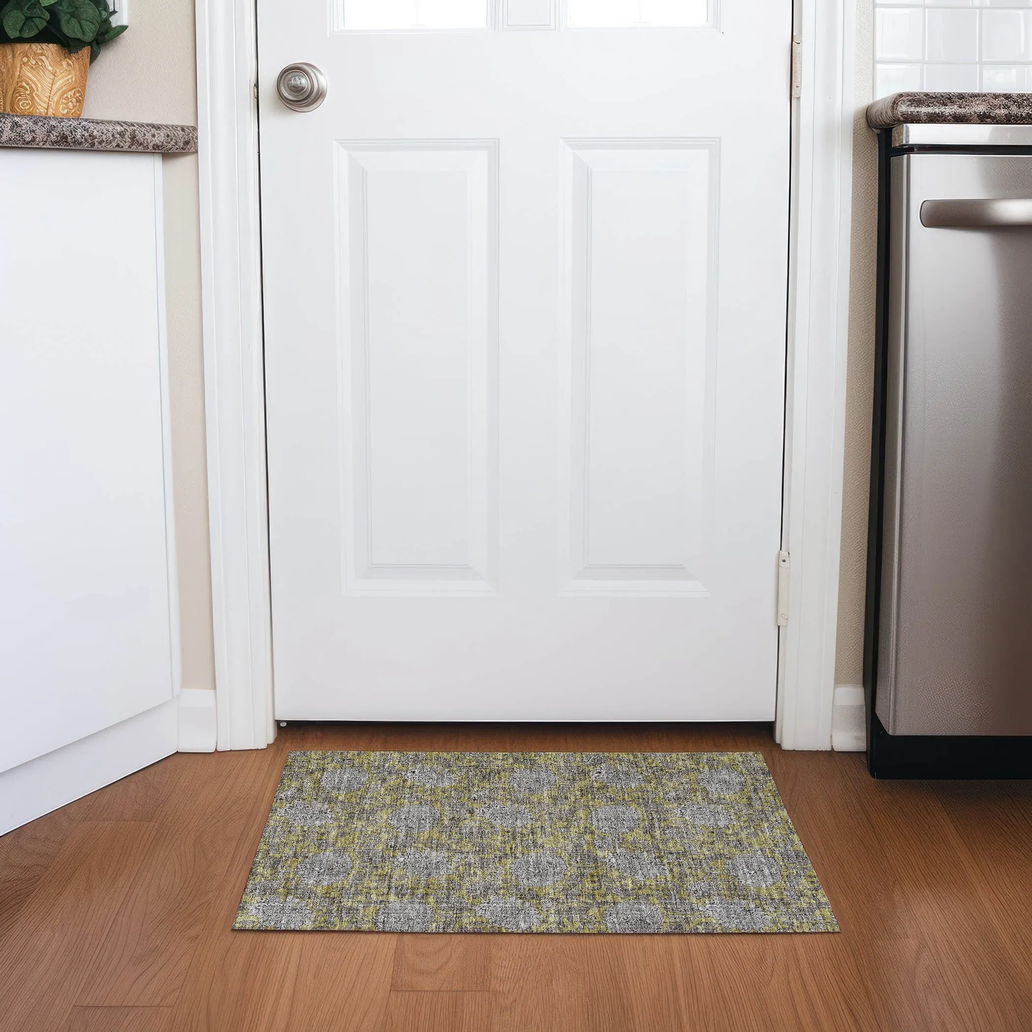 Machine Washable Indoor/ Outdoor Chantille Floral Rug