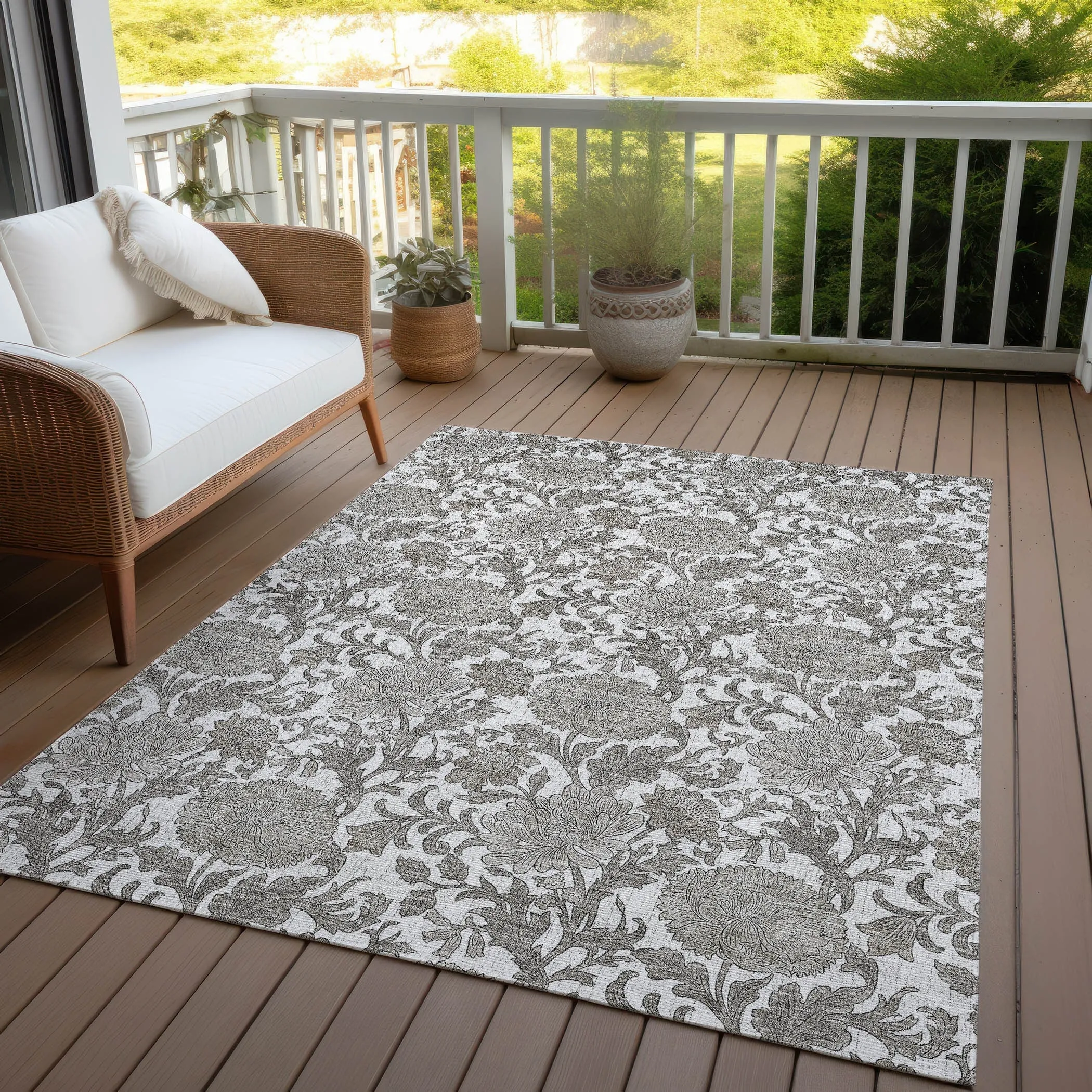 Machine Washable Indoor/ Outdoor Chantille Floral Rug