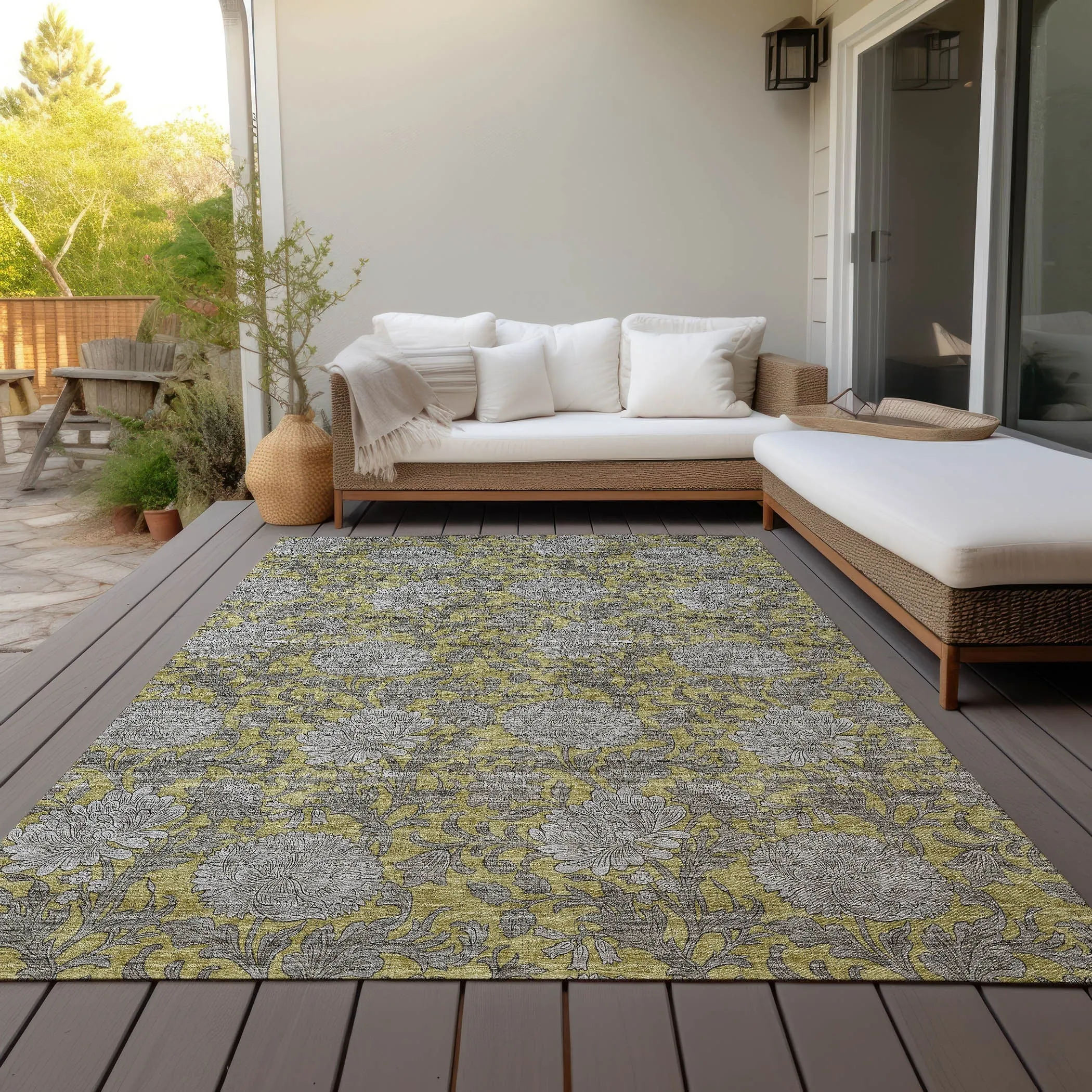 Machine Washable Indoor/ Outdoor Chantille Floral Rug