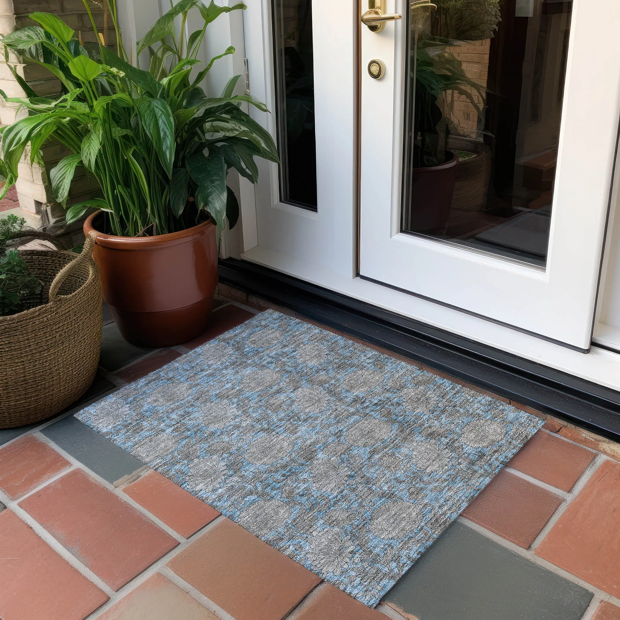 Machine Washable Indoor/ Outdoor Chantille Floral Rug