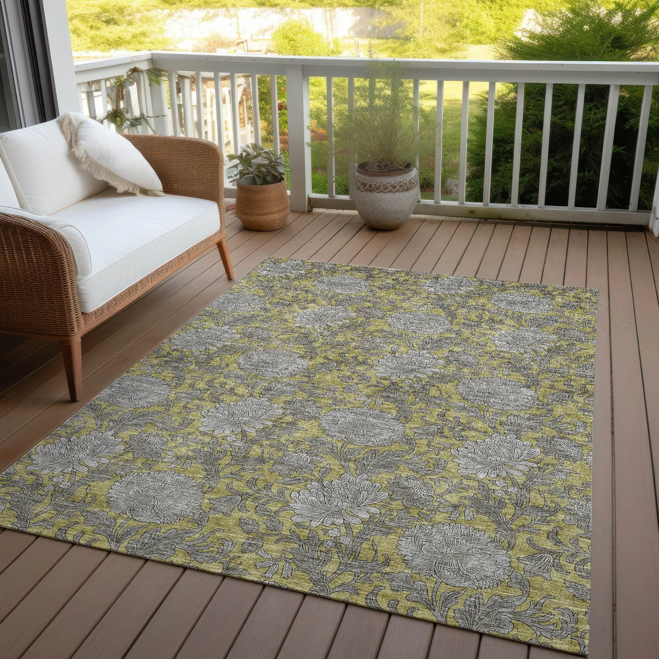 Machine Washable Indoor/ Outdoor Chantille Floral Rug