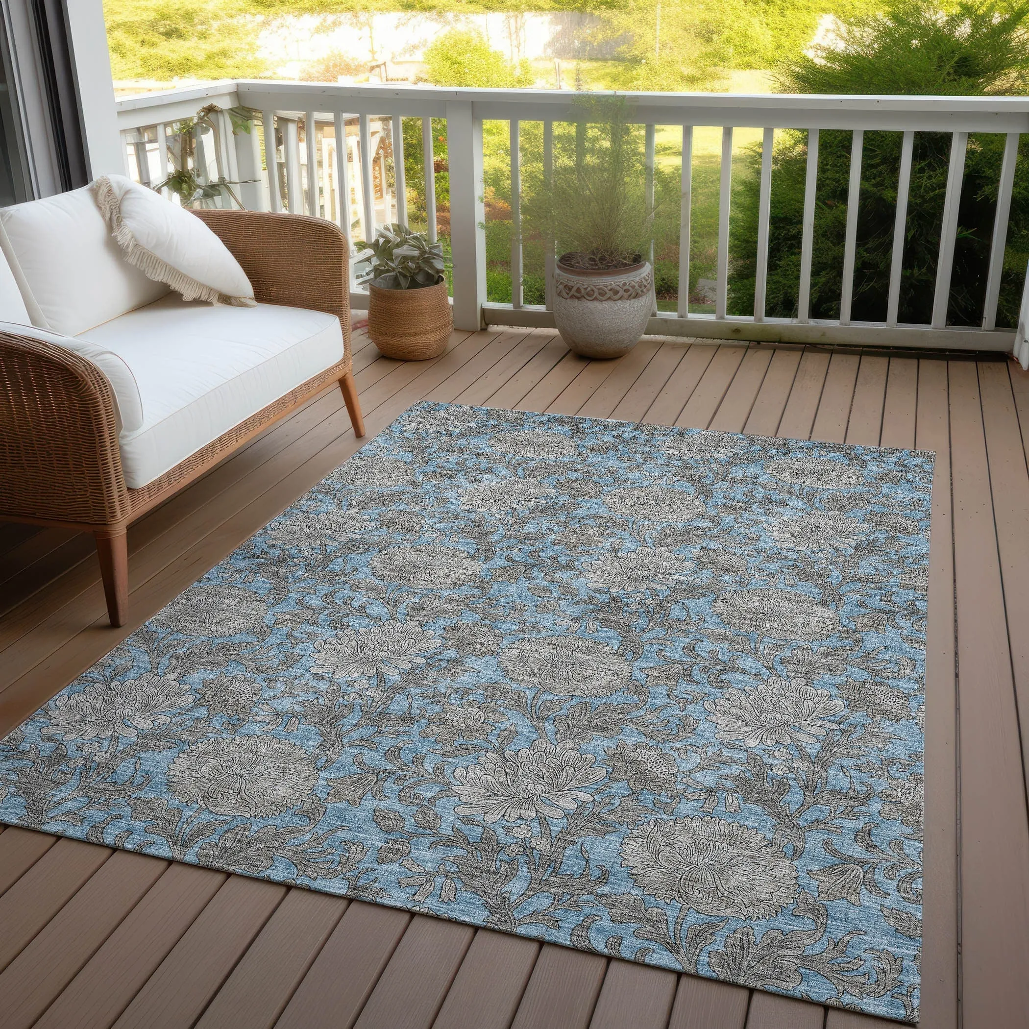 Machine Washable Indoor/ Outdoor Chantille Floral Rug