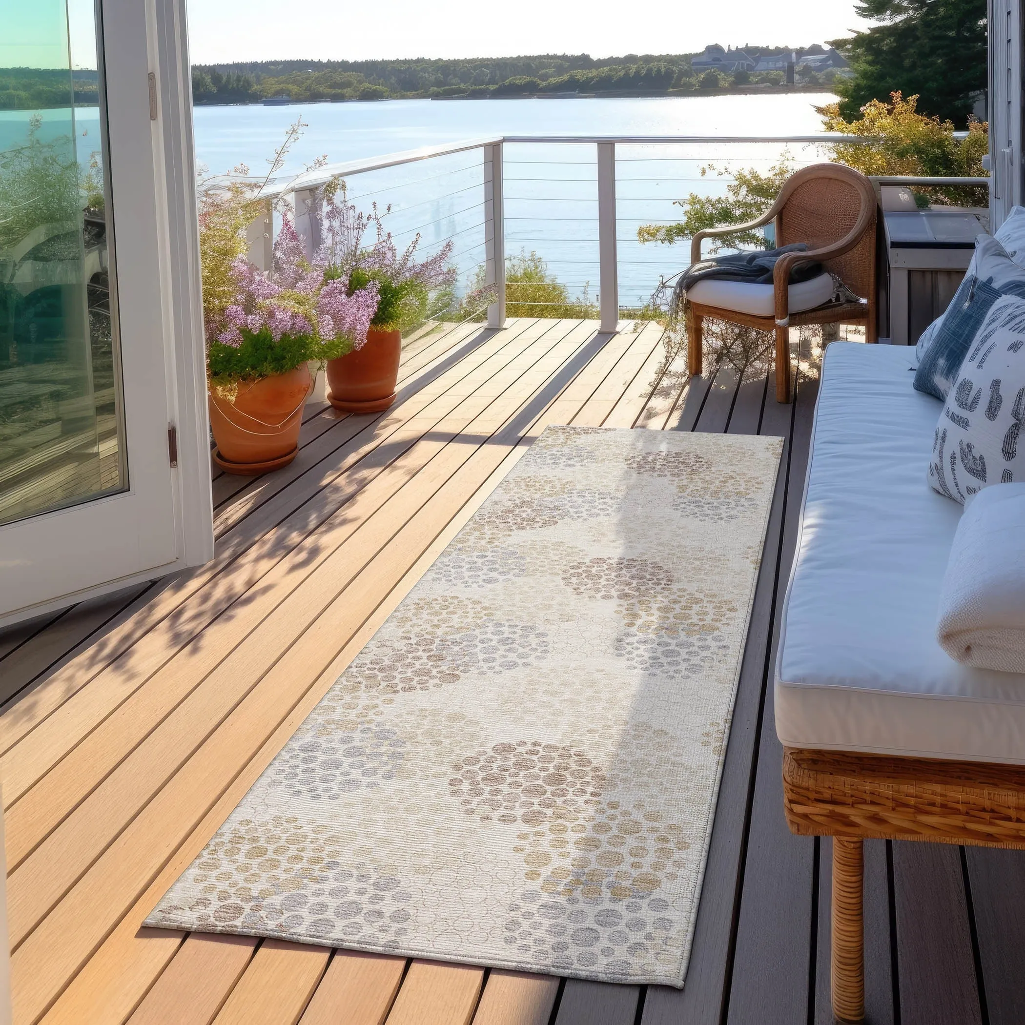 Machine Washable Indoor/ Outdoor Chantille Modern Bubbles Rug