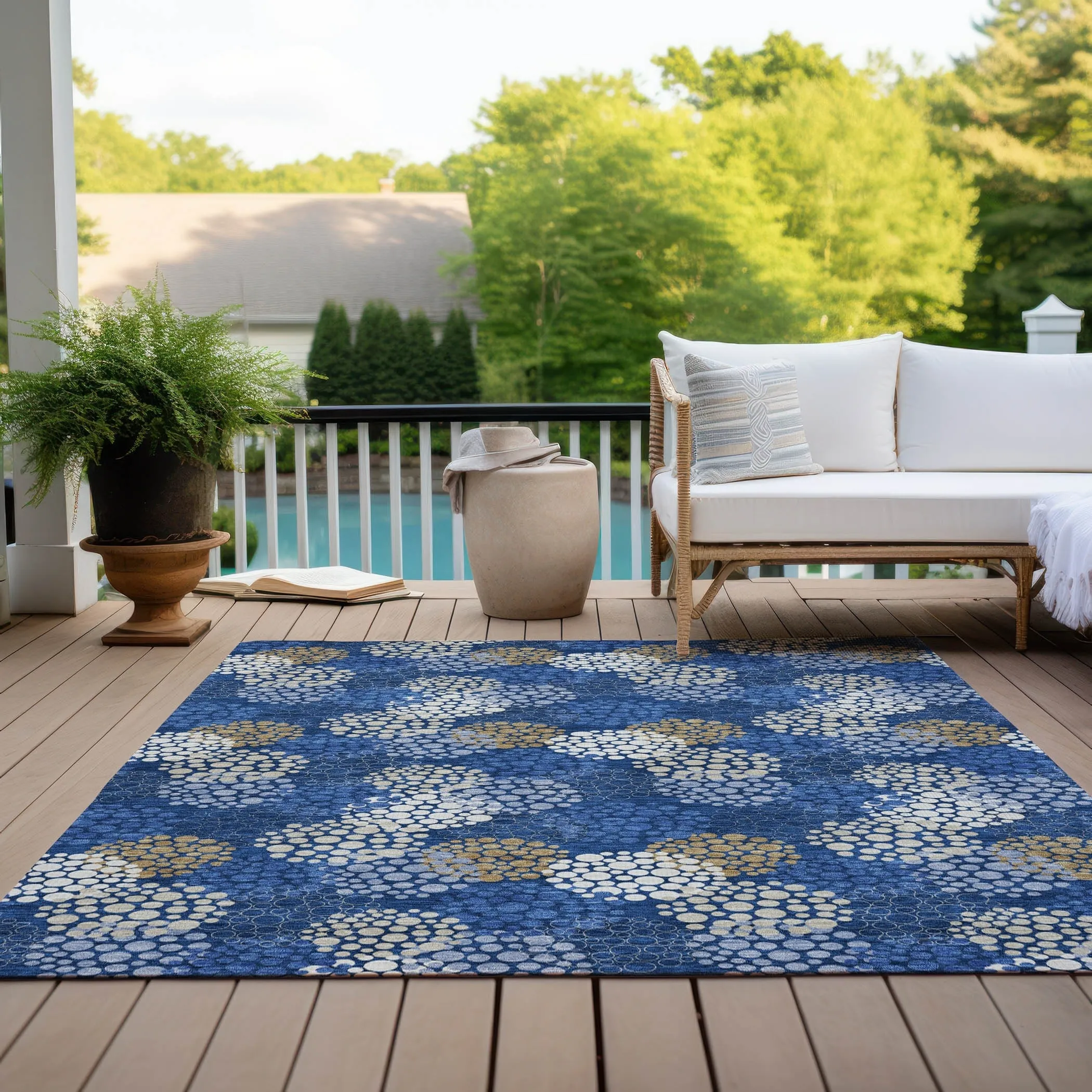Machine Washable Indoor/ Outdoor Chantille Modern Bubbles Rug