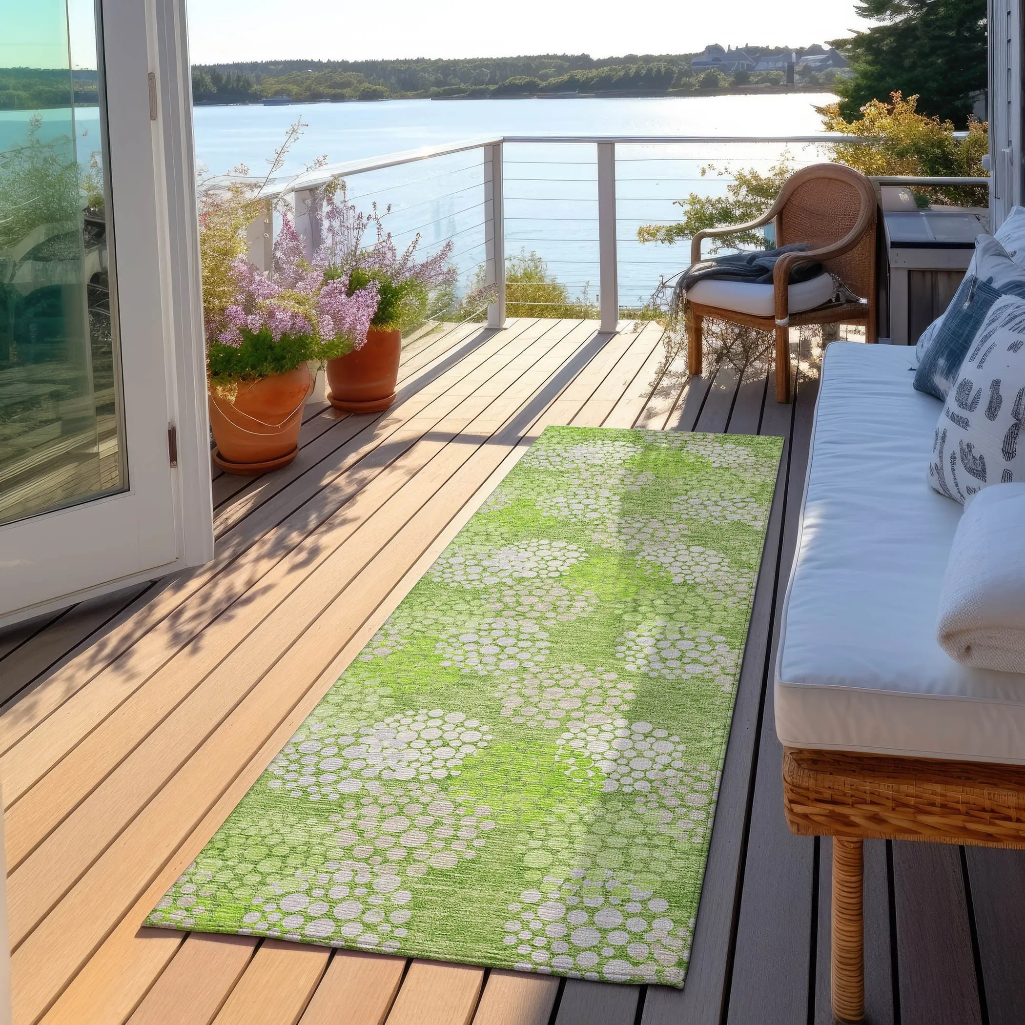 Machine Washable Indoor/ Outdoor Chantille Modern Bubbles Rug