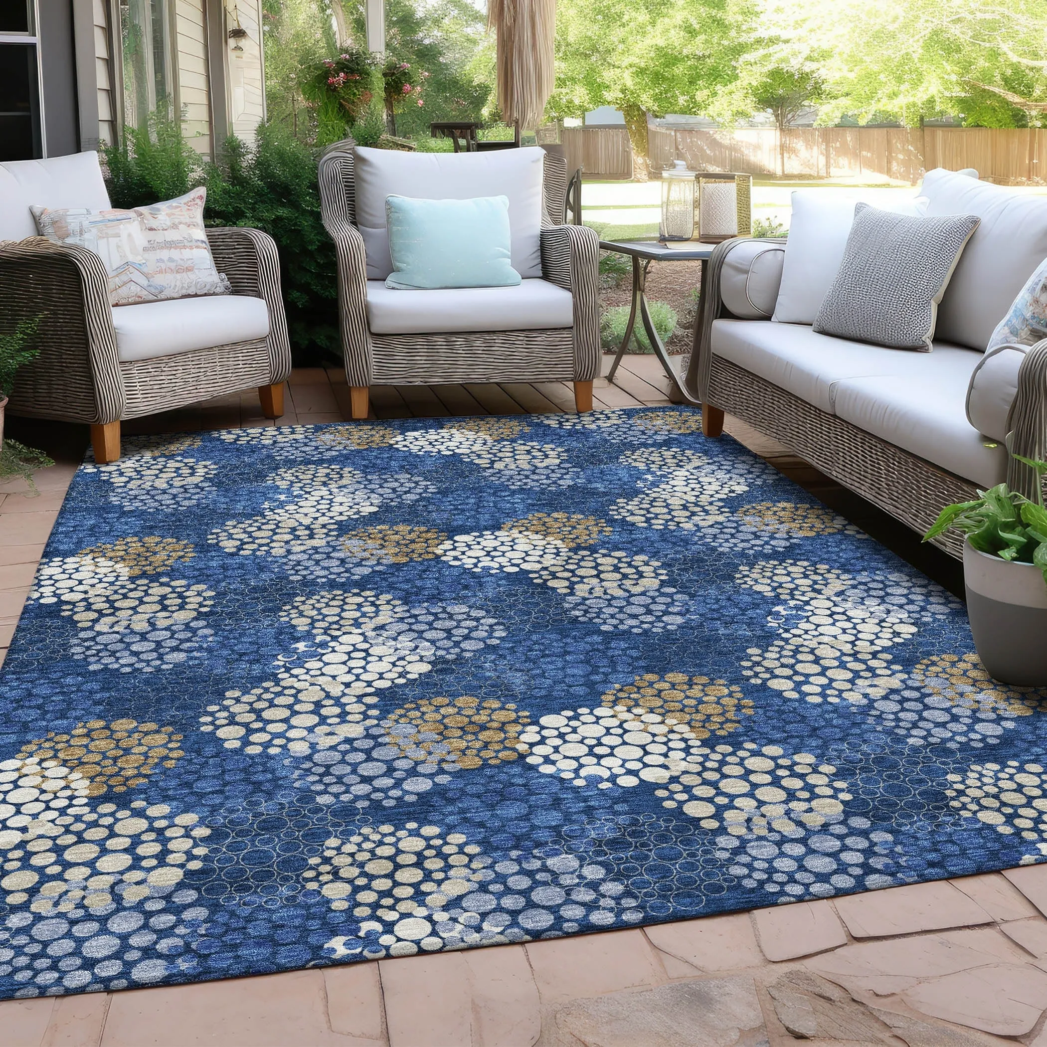 Machine Washable Indoor/ Outdoor Chantille Modern Bubbles Rug