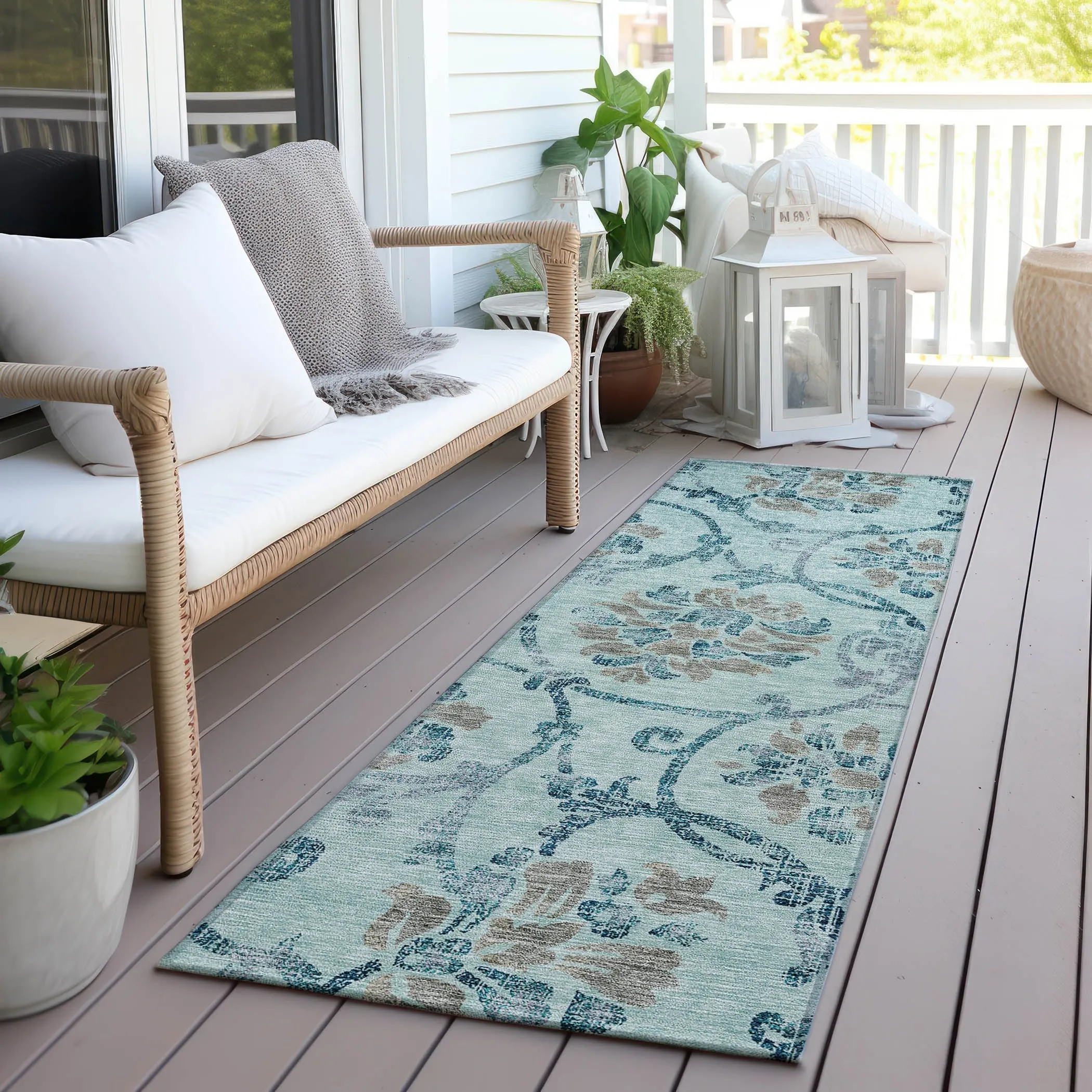 Machine Washable Indoor/ Outdoor Chantille Scroll Floral Rug