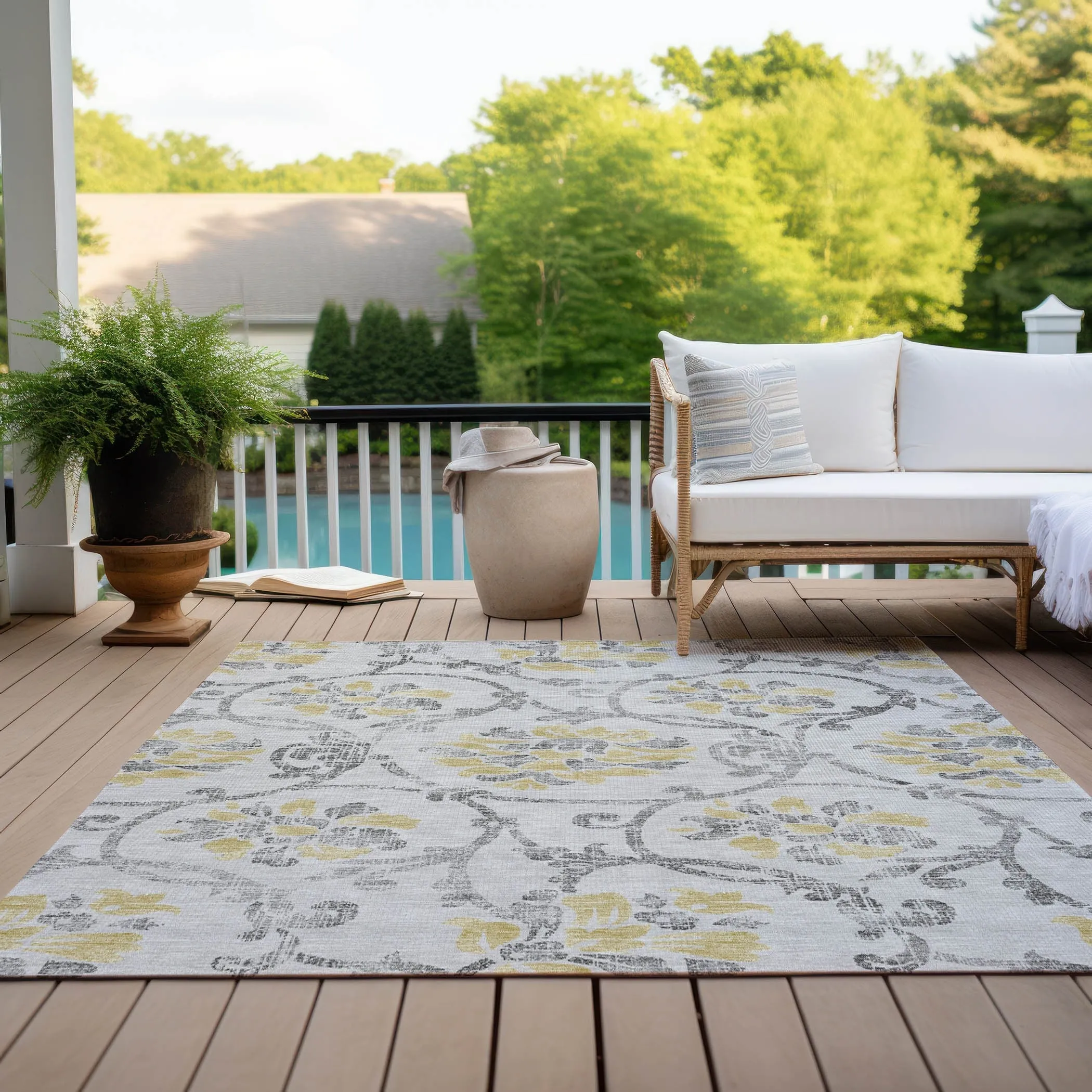 Machine Washable Indoor/ Outdoor Chantille Scroll Floral Rug