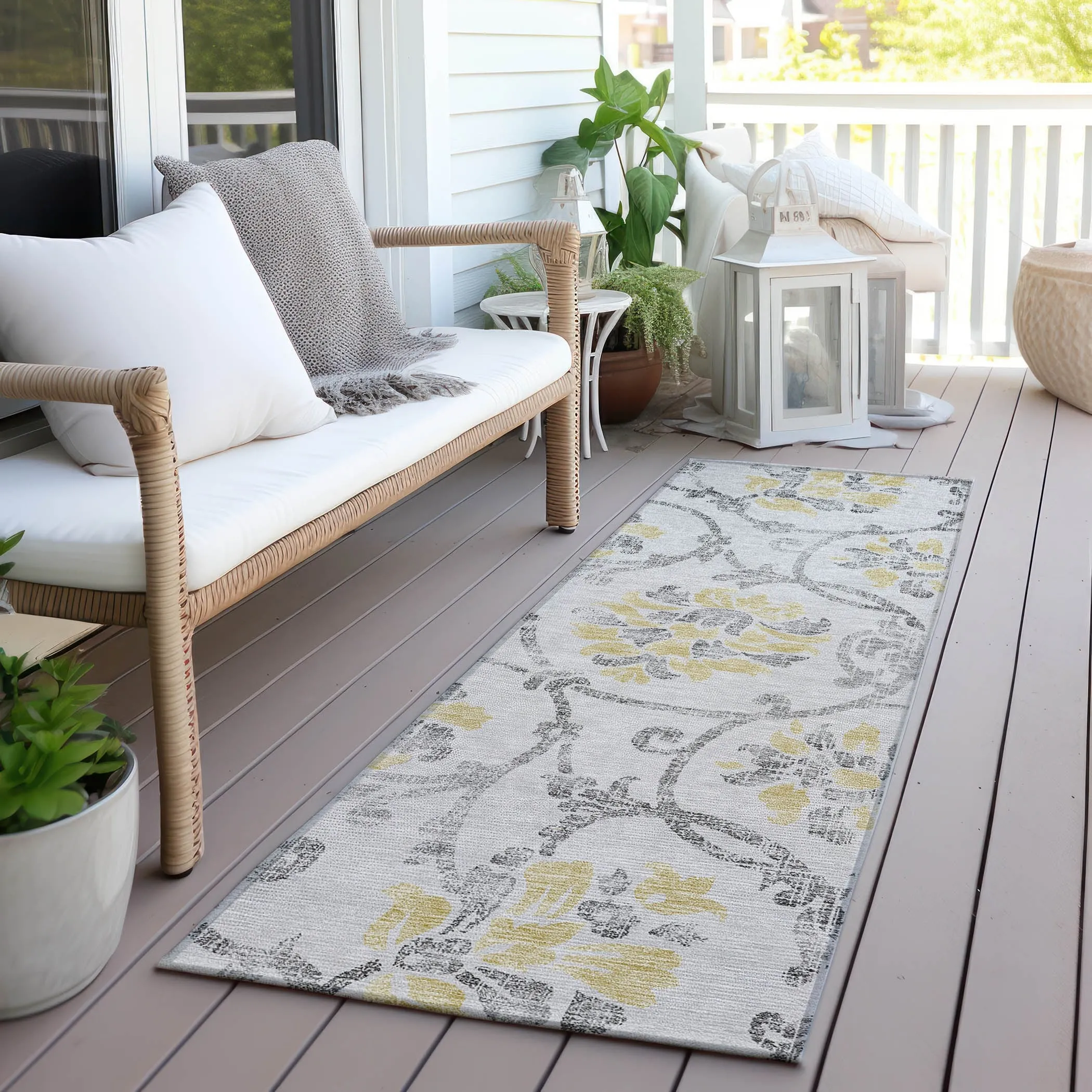 Machine Washable Indoor/ Outdoor Chantille Scroll Floral Rug