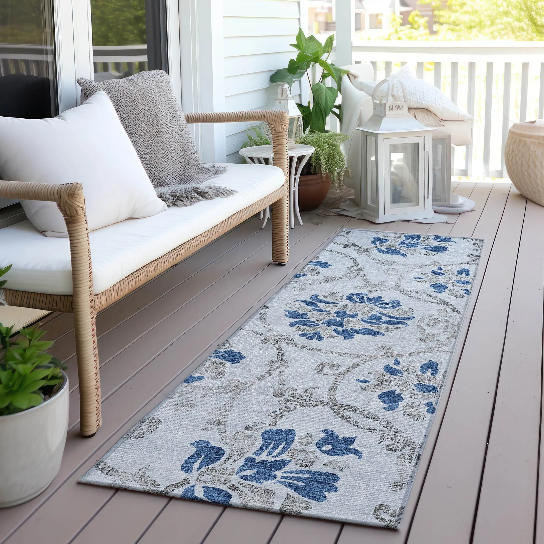 Machine Washable Indoor/ Outdoor Chantille Scroll Floral Rug