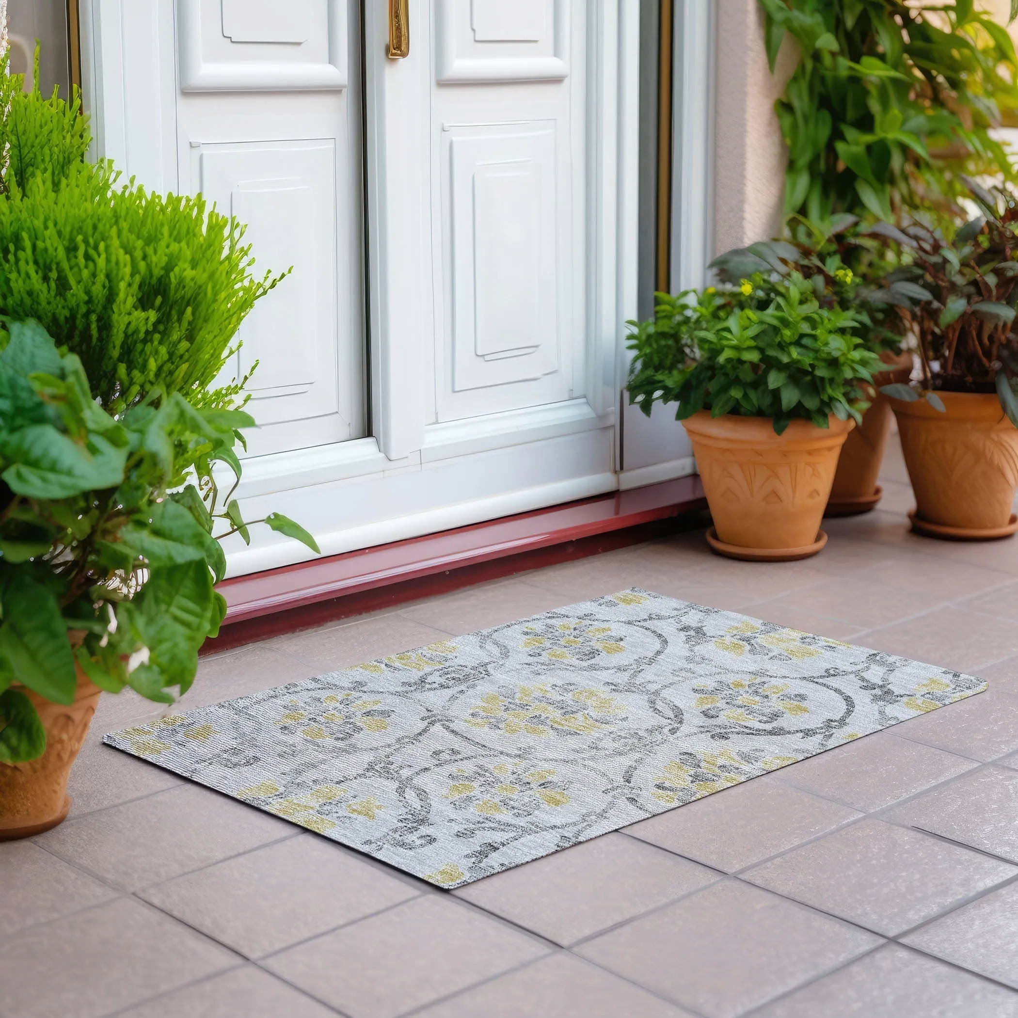 Machine Washable Indoor/ Outdoor Chantille Scroll Floral Rug