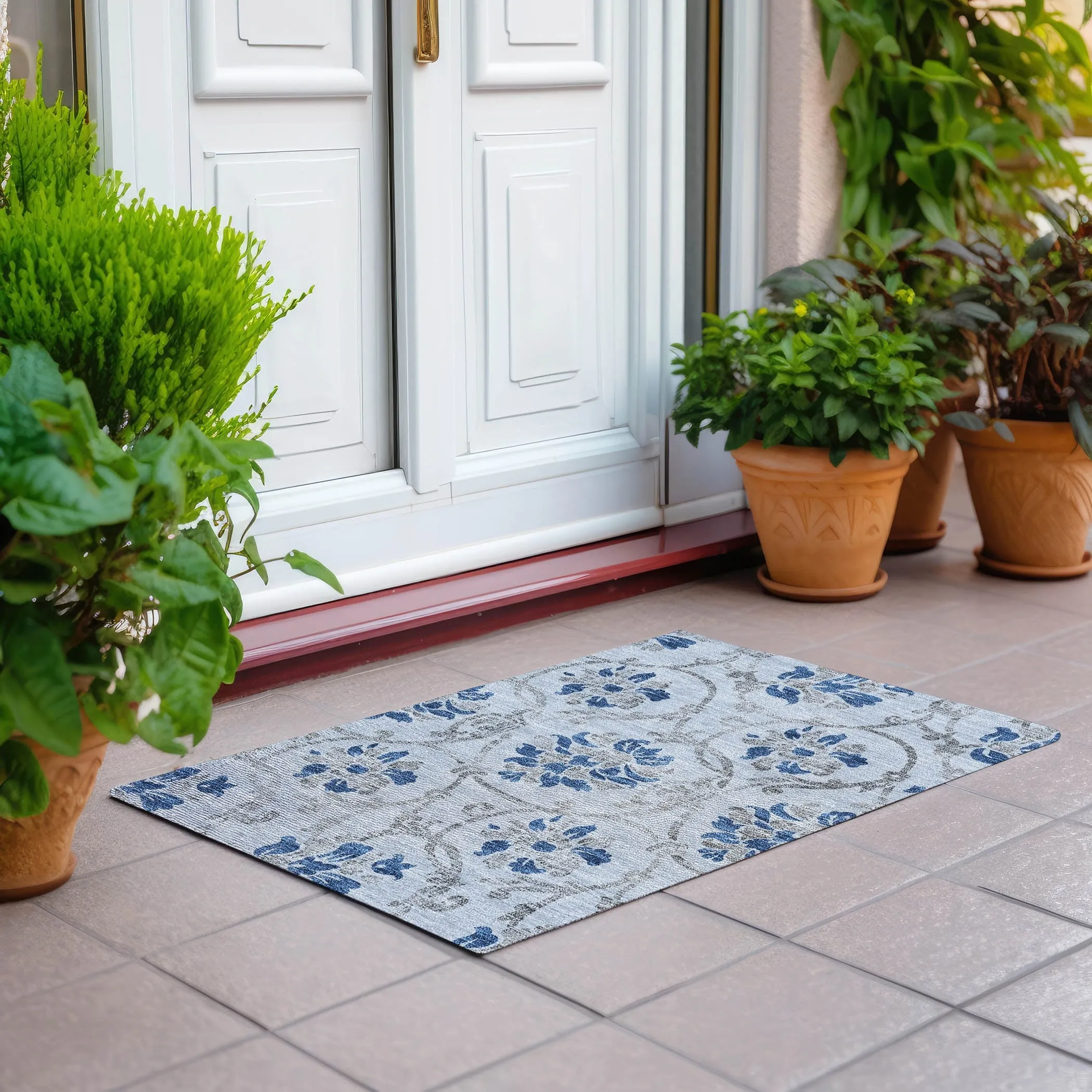 Machine Washable Indoor/ Outdoor Chantille Scroll Floral Rug