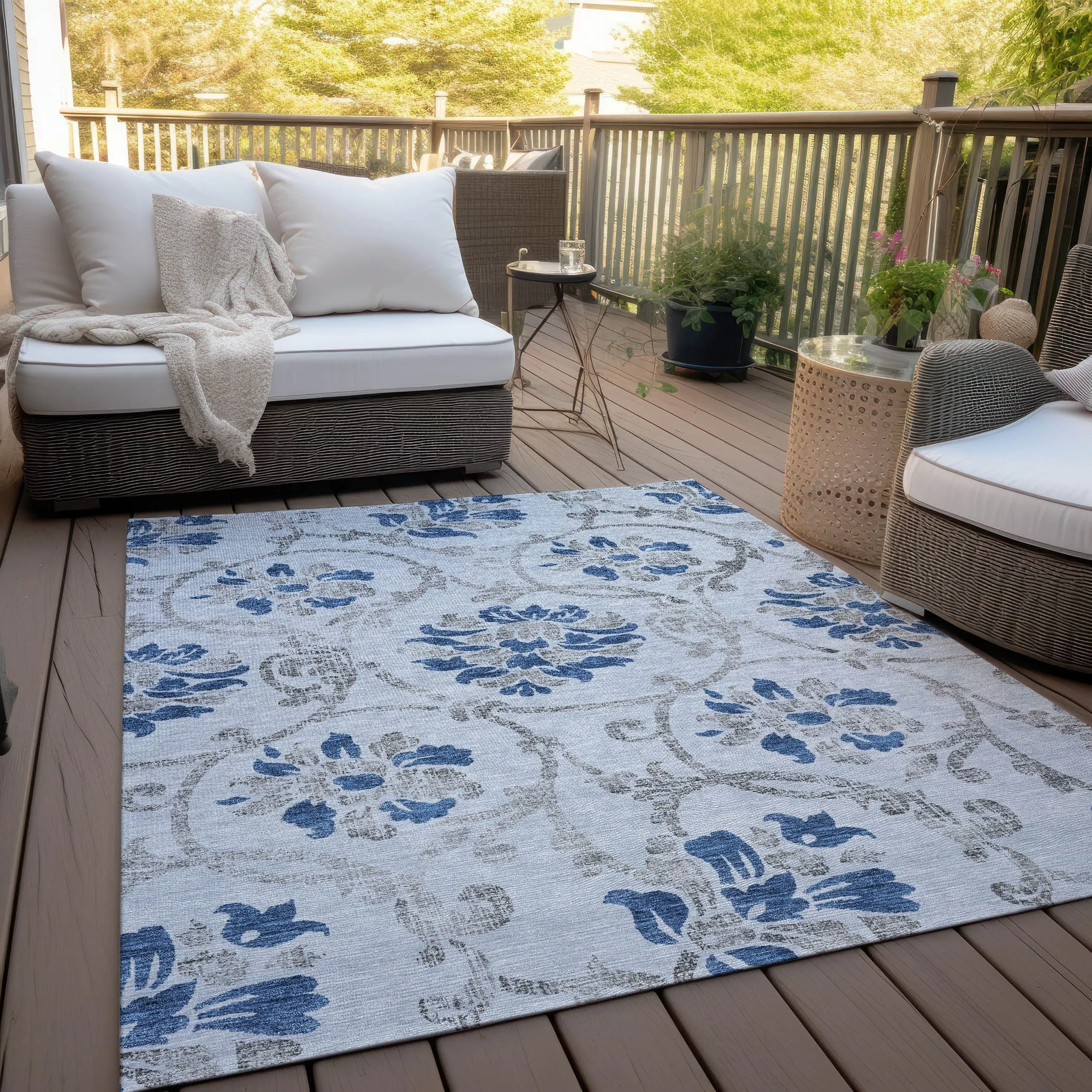 Machine Washable Indoor/ Outdoor Chantille Scroll Floral Rug