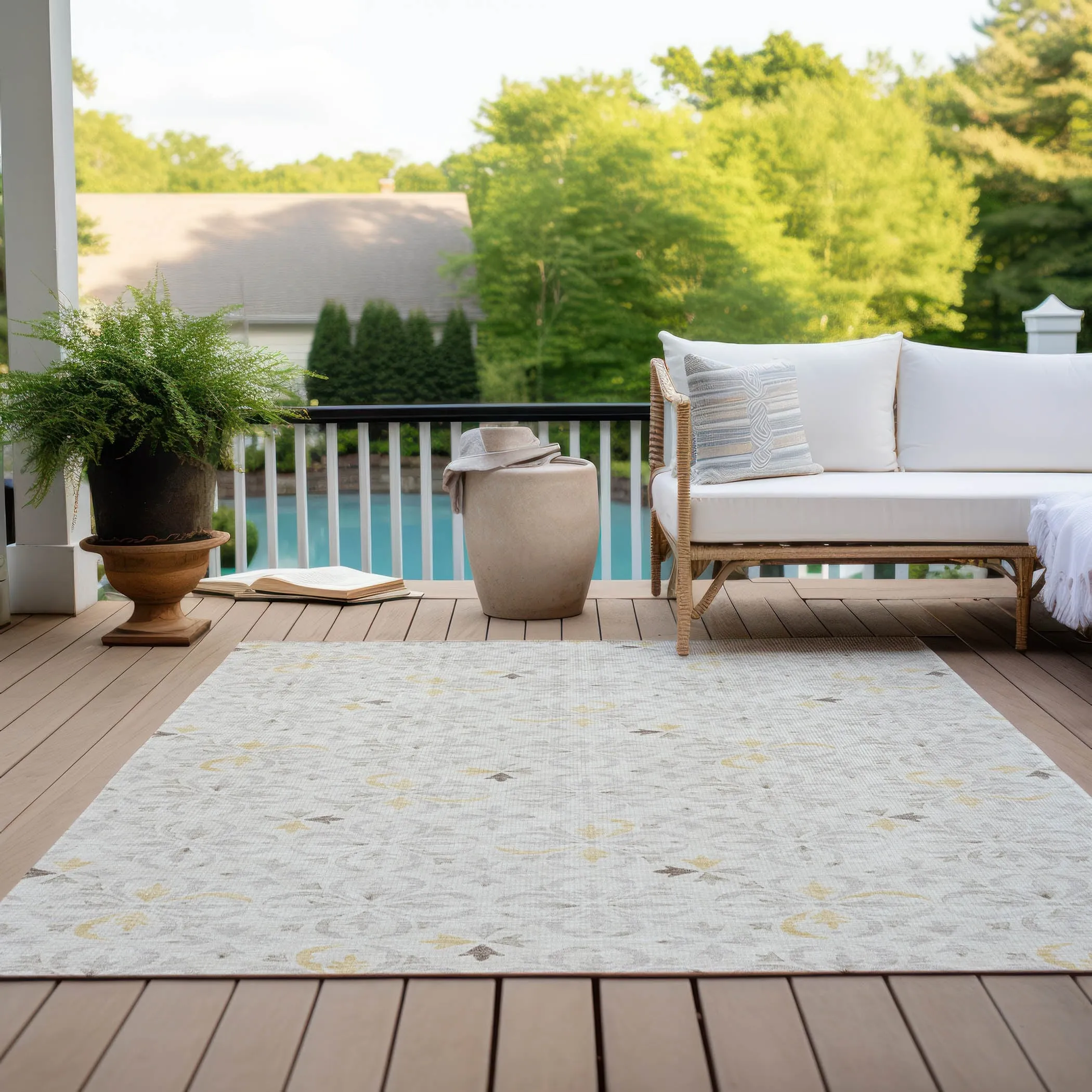 Machine Washable Indoor/ Outdoor Chantille Traditional Medallion Rug