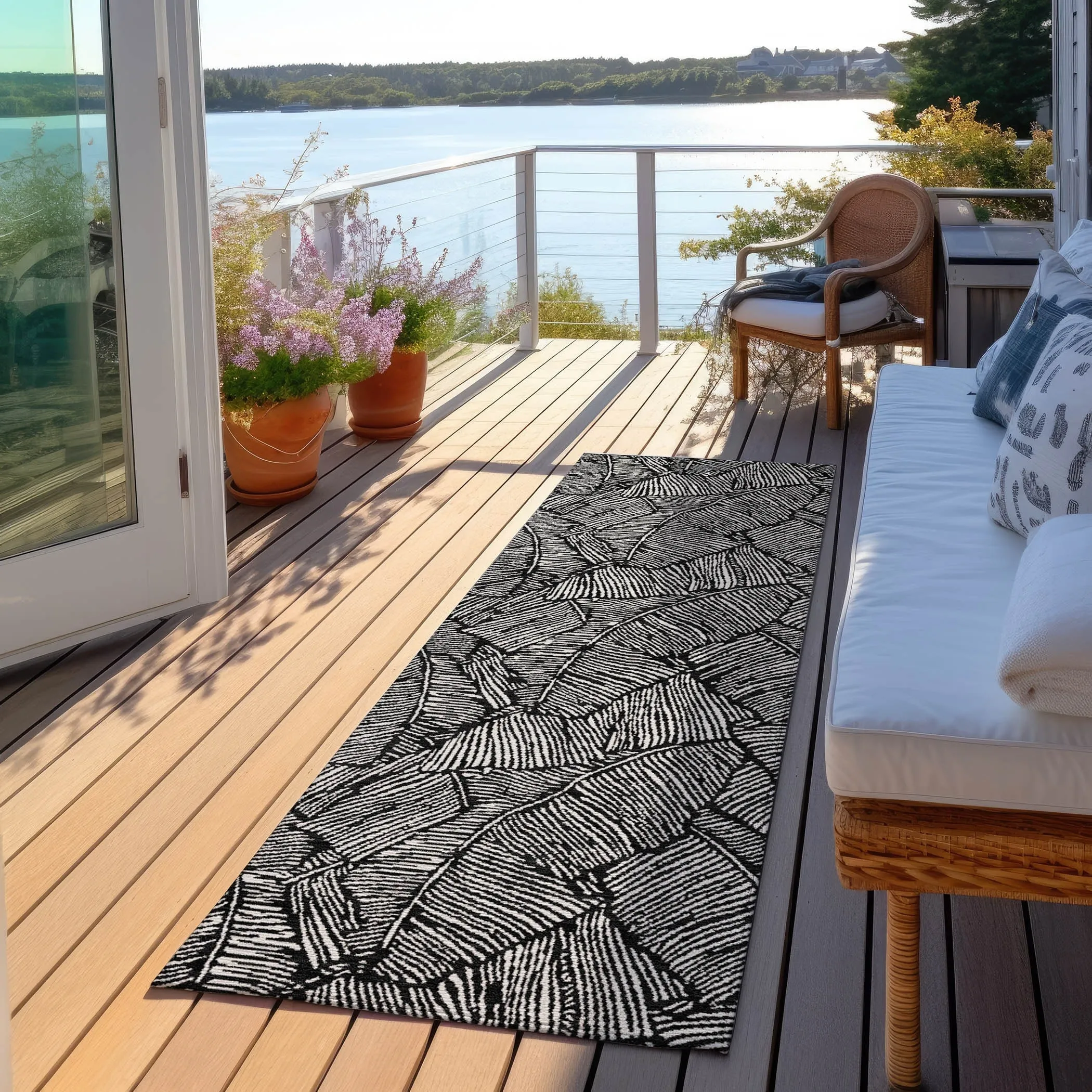 Machine Washable Indoor/ Outdoor Chantille Tropical Palm Rug