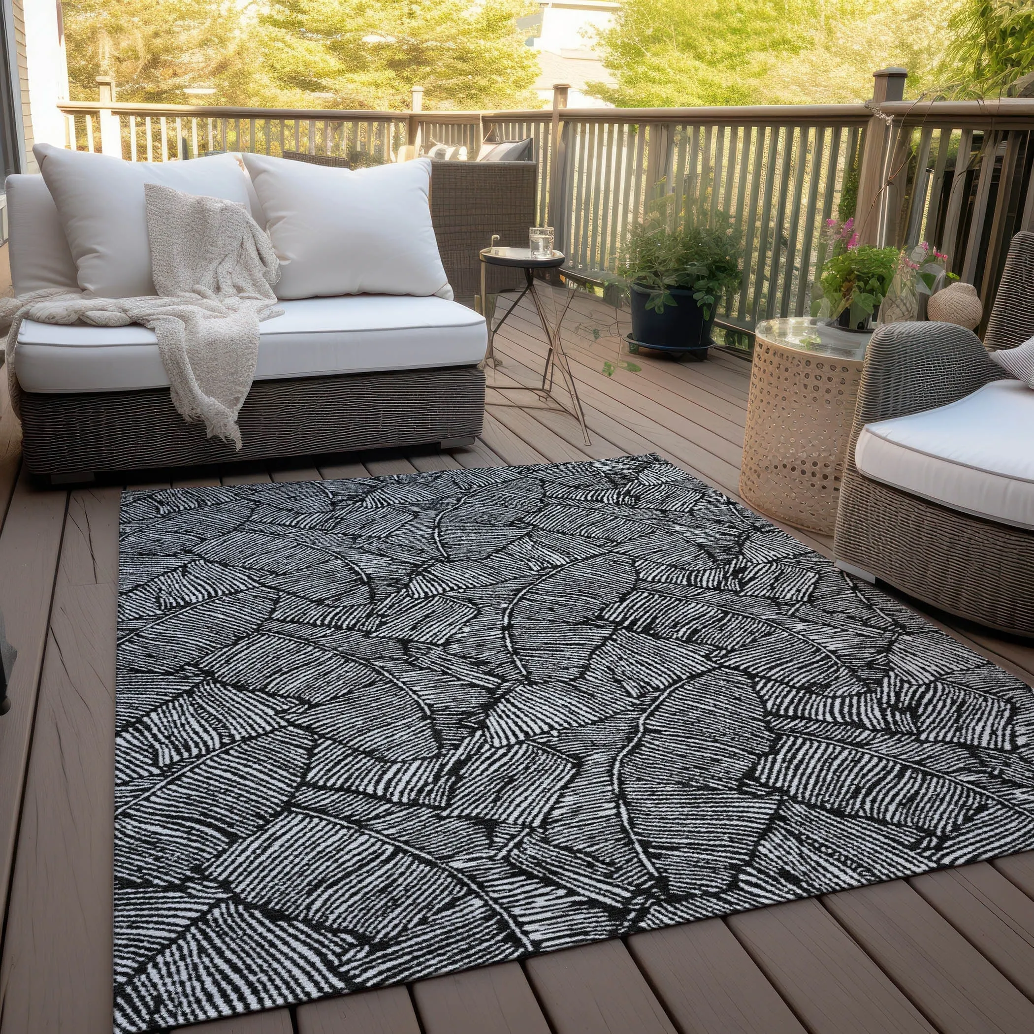 Machine Washable Indoor/ Outdoor Chantille Tropical Palm Rug