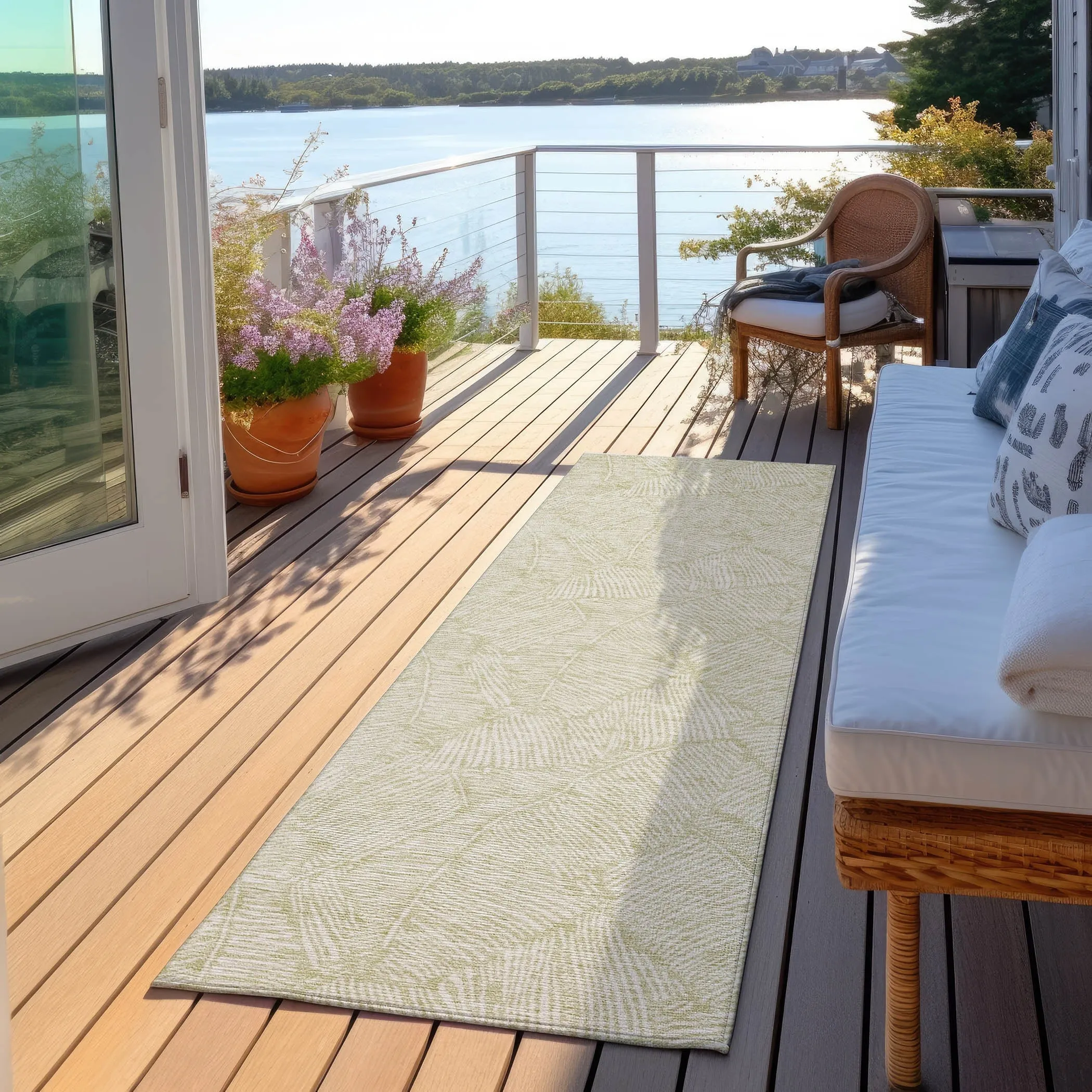 Machine Washable Indoor/ Outdoor Chantille Tropical Palm Rug