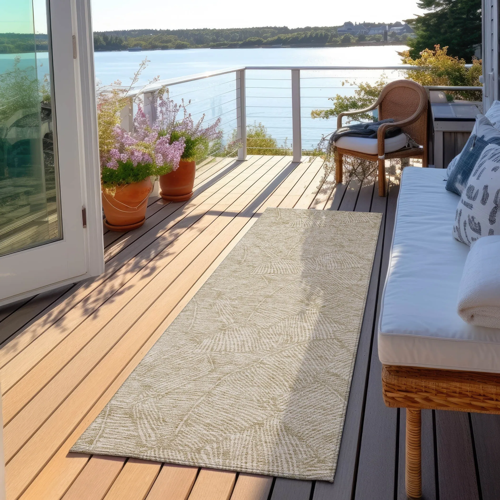 Machine Washable Indoor/ Outdoor Chantille Tropical Palm Rug