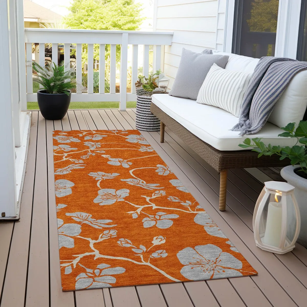 Machine Washable Indoor/ Outdoor Floral Zen Chantille Rug