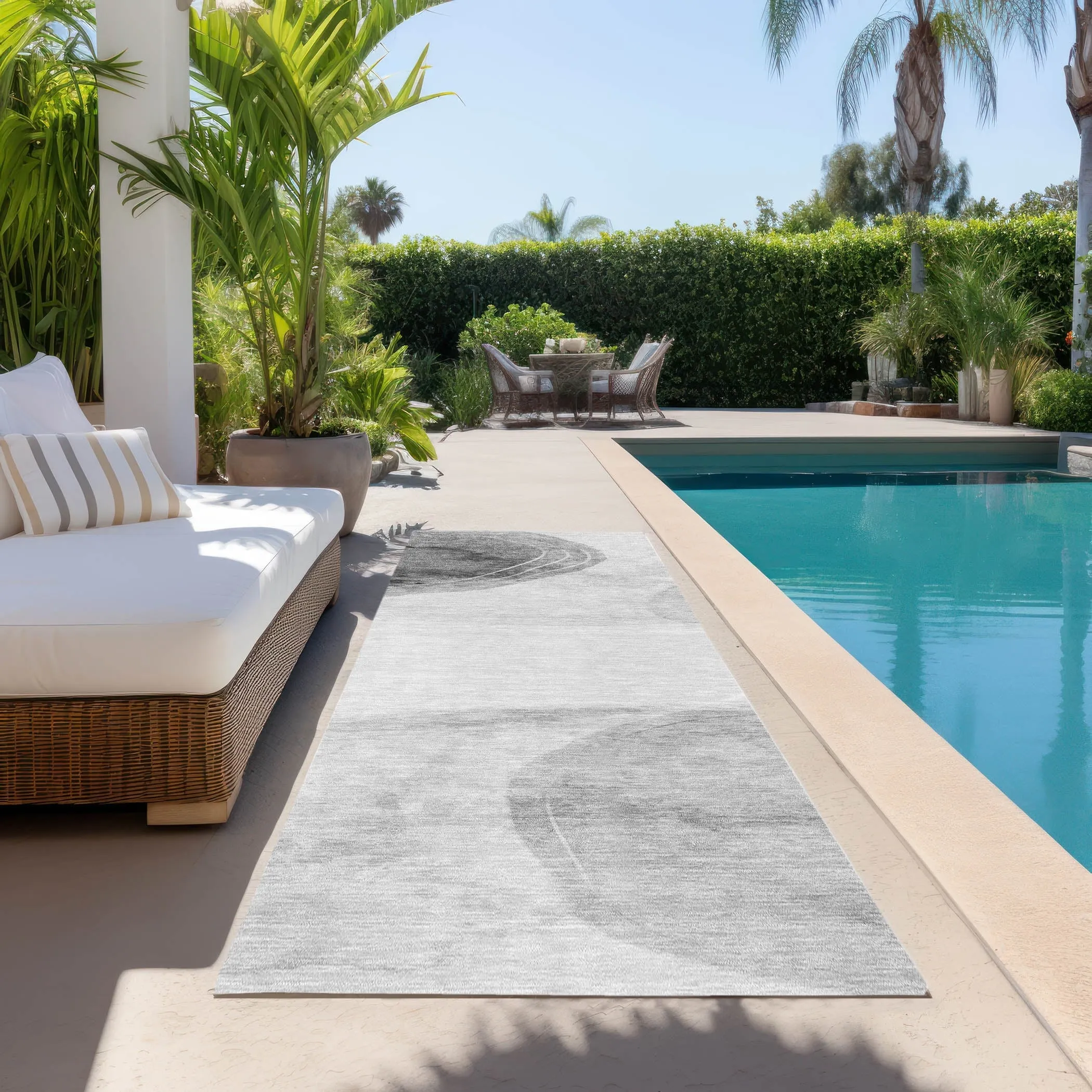 Machine Washable Indoor/ Outdoor Modern Chantille Rug